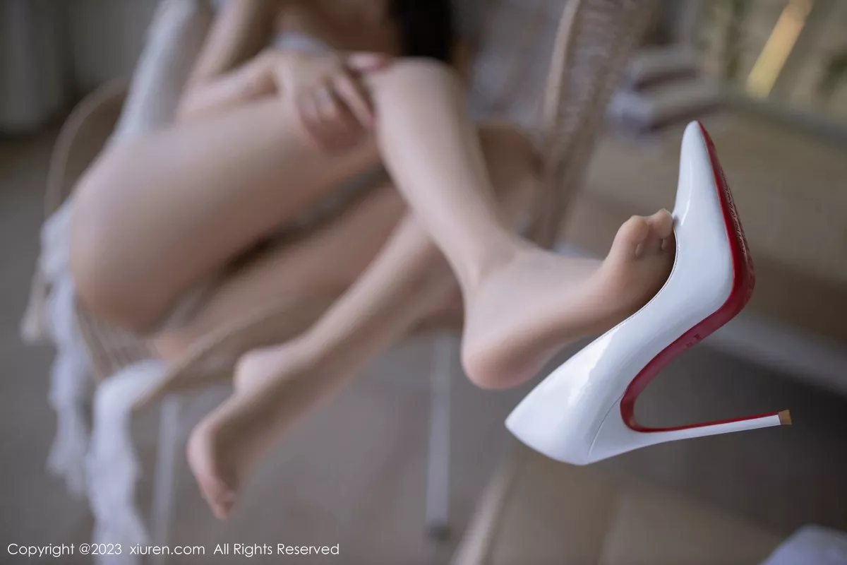 秀人集.com_[XiuRen秀人网]No.6780_模特唐安琪泳池边白色薄纱礼裙配超薄肉丝秀完美身材诱惑写真78P