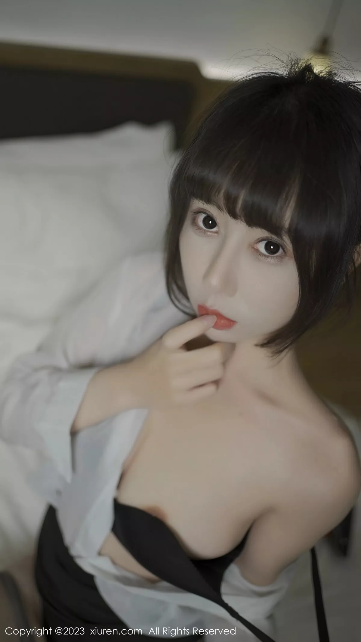 秀人集.com_[XiuRen秀人网]No.6776_模特夏馨瑶性感白T配黑色短裙露黑色内衣秀曼妙身姿诱惑写真73P