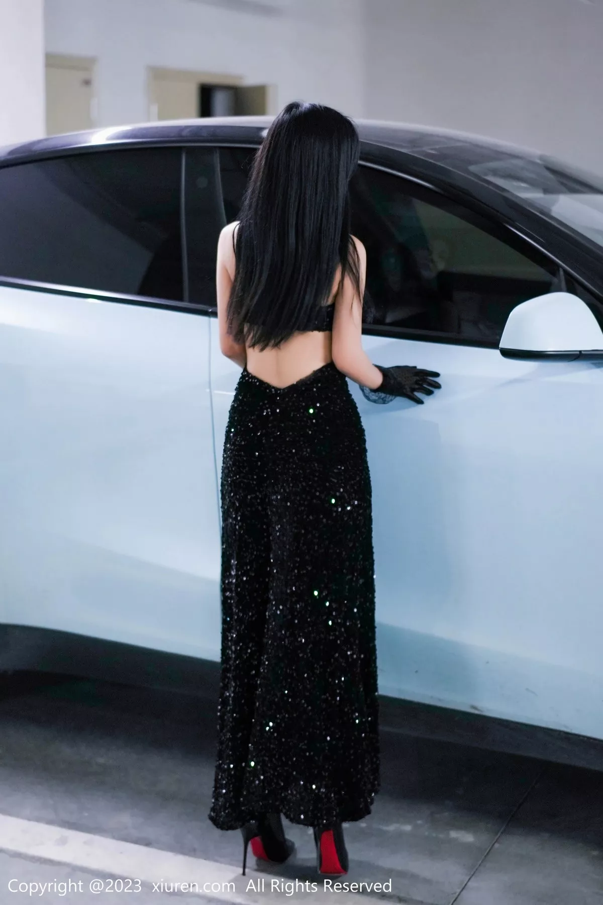 秀人集.com_[XiuRen秀人网]No.6881_模特laura阿姣尾随拍摄主题性感黑色吊带裙秀曼妙身姿诱惑写真69P