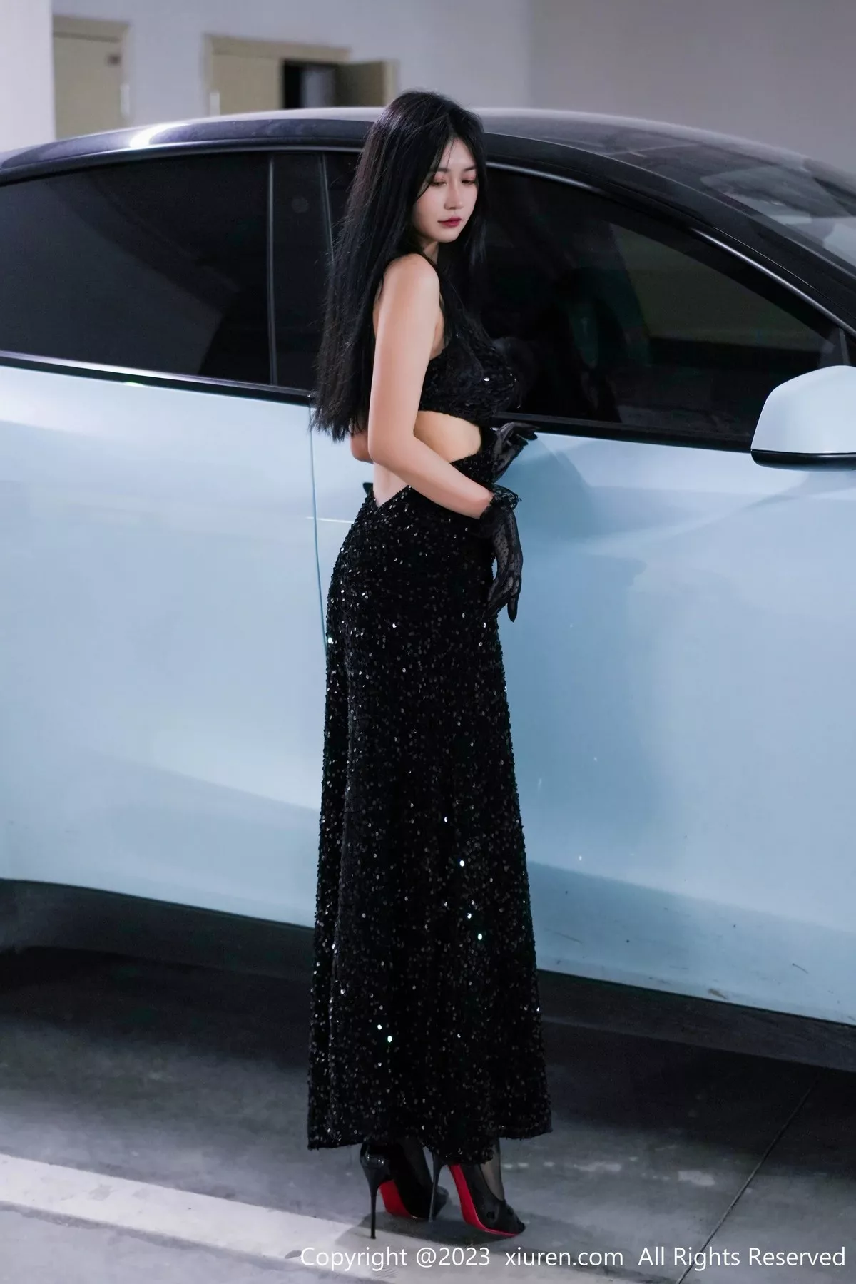 秀人集.com_[XiuRen秀人网]No.6881_模特laura阿姣尾随拍摄主题性感黑色吊带裙秀曼妙身姿诱惑写真69P