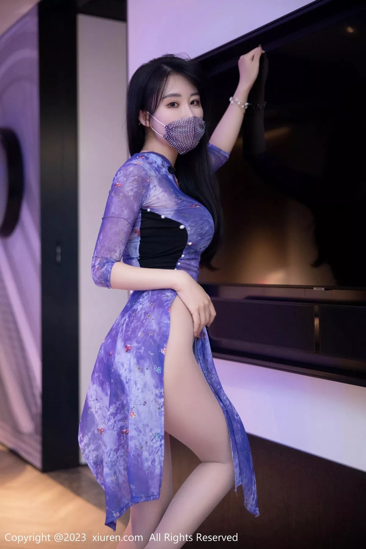 秀人集.com_[XiuRen秀人网]No.6876_模特司柠私房浴室紫色连衣长裙配超薄肉丝秀曼妙身姿诱惑写真56P