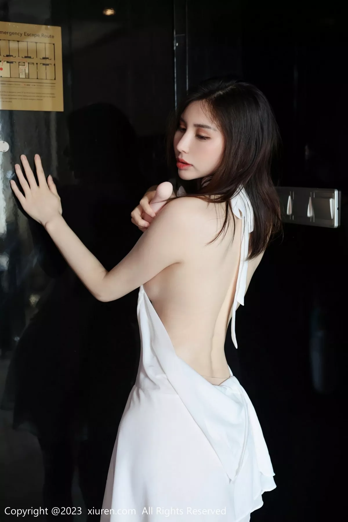 秀人集.com_[XiuRen秀人网]No.6877_模特王曼柔私房浴室性感白色薄透连衣短裙秀曼妙身姿诱惑写真70P