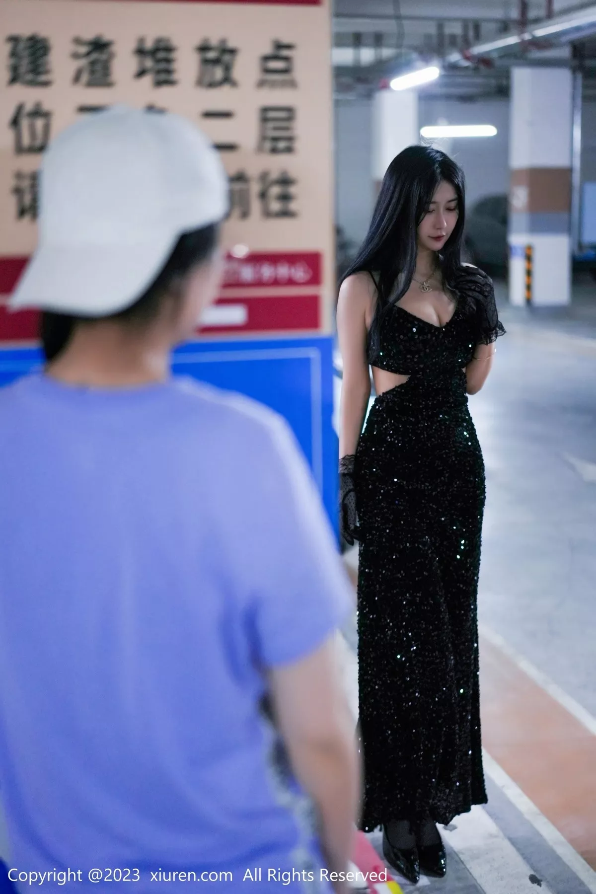 秀人集.com_[XiuRen秀人网]No.6881_模特laura阿姣尾随拍摄主题性感黑色吊带裙秀曼妙身姿诱惑写真69P