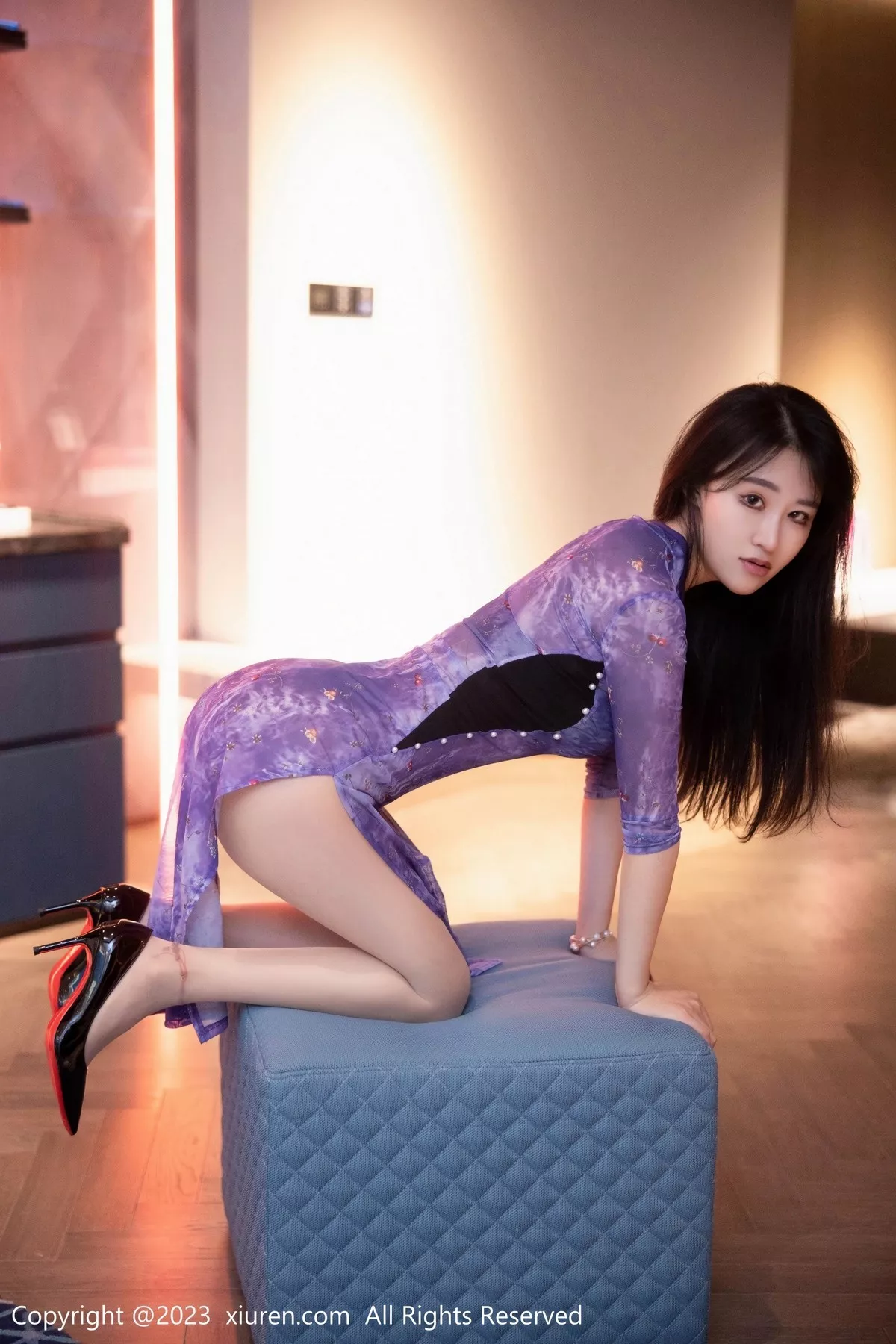 秀人集.com_[XiuRen秀人网]No.6876_模特司柠私房浴室紫色连衣长裙配超薄肉丝秀曼妙身姿诱惑写真56P
