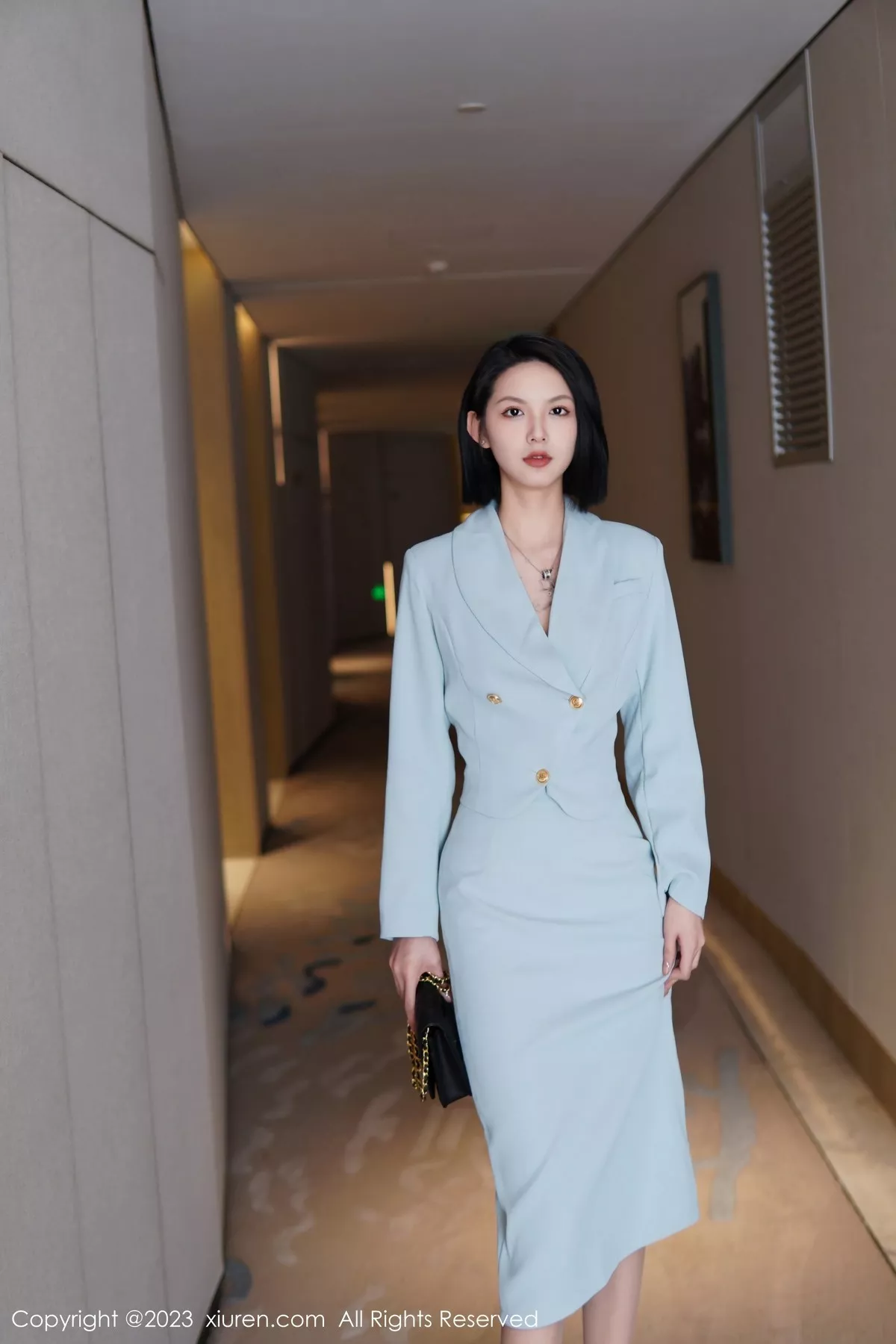 秀人集.com_[XiuRen秀人网]No.6885_模特乔一一性感淡蓝色Ol服饰露墨绿色内衣配原色丝袜诱惑写真74P