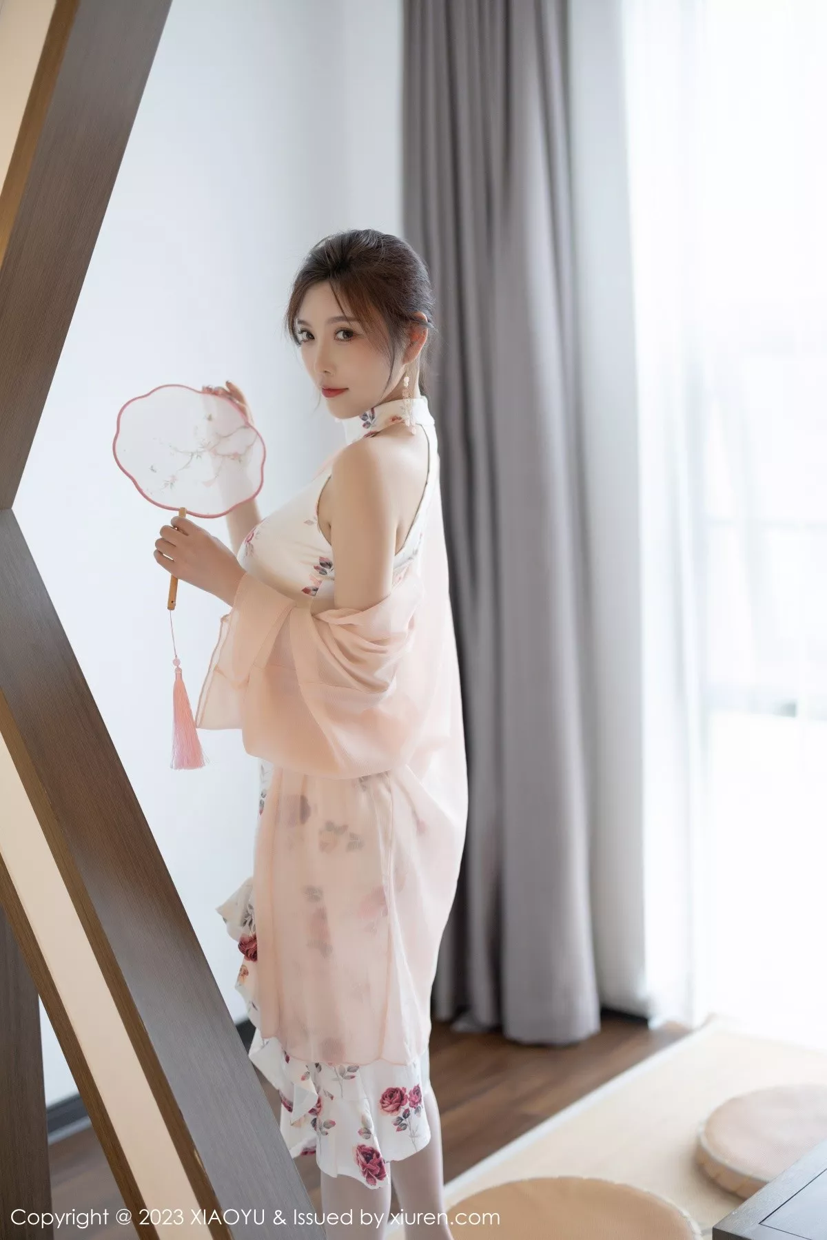 秀人集.com_[XiaoYu画语界]Vol.1046_女神杨晨晨Yome性感淡红色蕾丝内衣配白丝吊袜完美诱惑写真87P