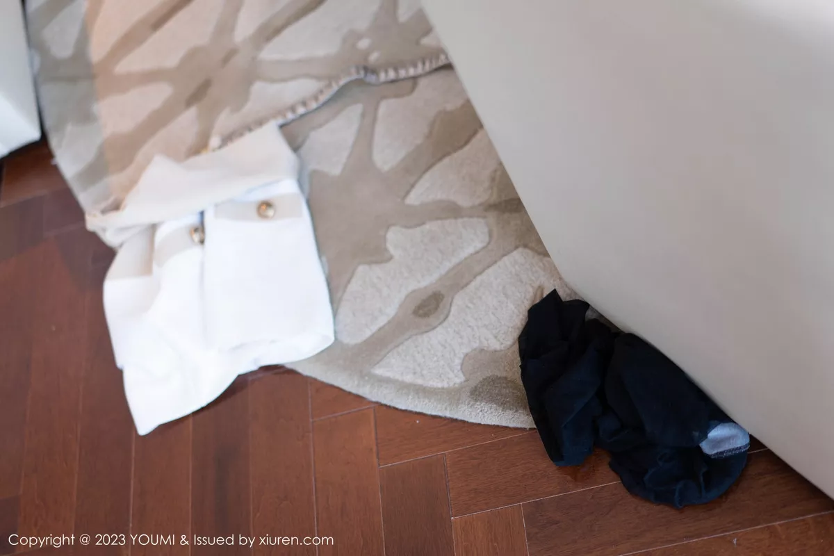 秀人集.com_[YouMi尤蜜荟]Vol.950_模特允爾性感咖啡色上衣配白短裙露超薄黑丝秀丰满身材诱惑写真73P