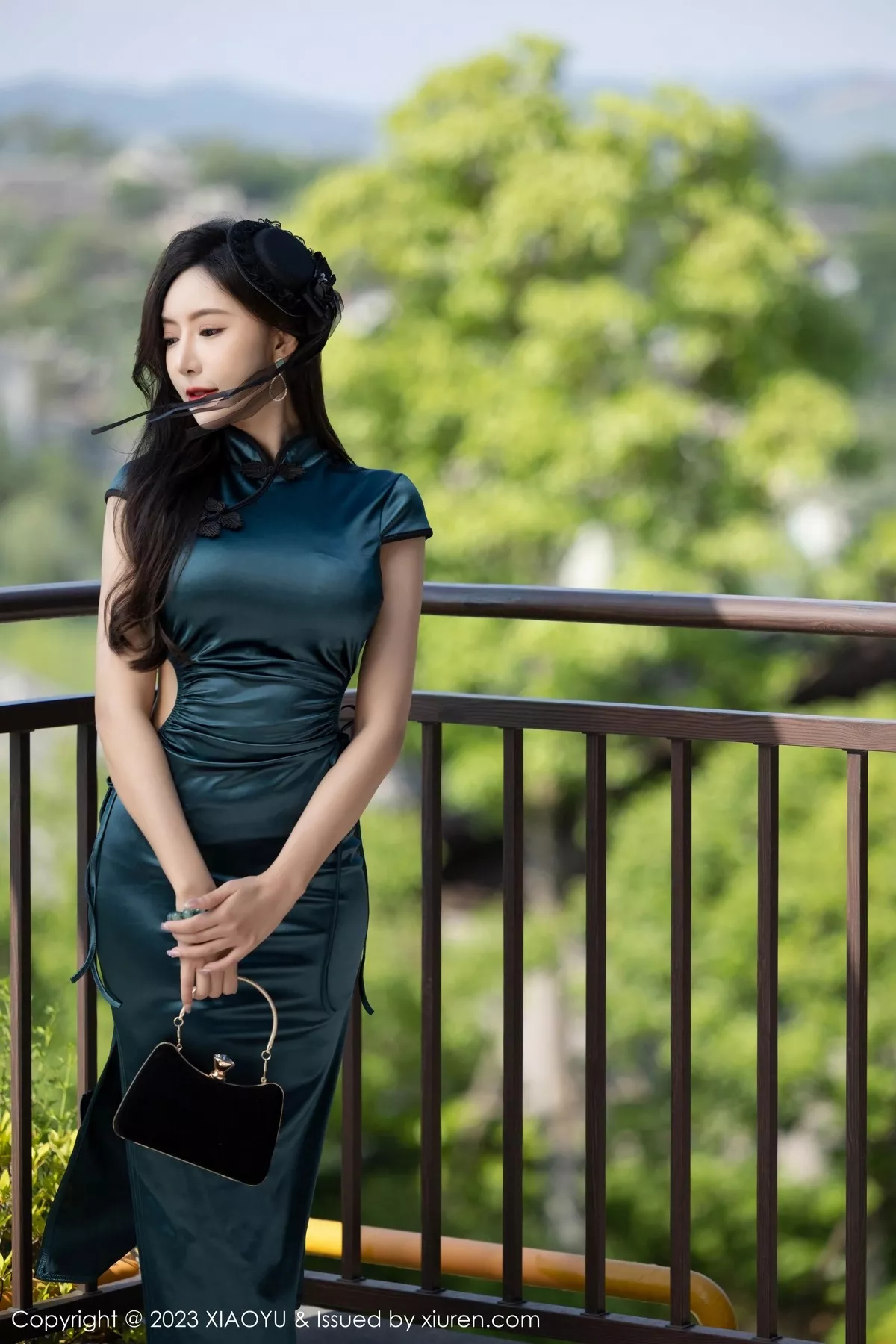 秀人集.com_[XiaoYu画语界]Vol.1048_女神王馨瑶yanni暗绿色旗袍露黑色蕾丝内衣秀曼妙身姿诱惑写真84P