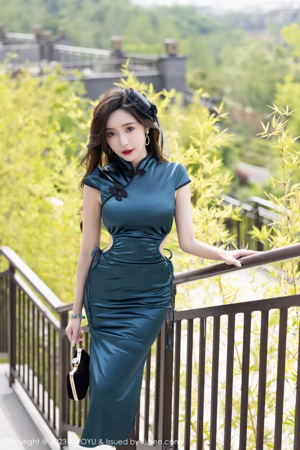 秀人集.com_[XiaoYu画语界]Vol.1048_女神王馨瑶yanni暗绿色旗袍露黑色蕾丝内衣秀曼妙身姿诱惑写真84P