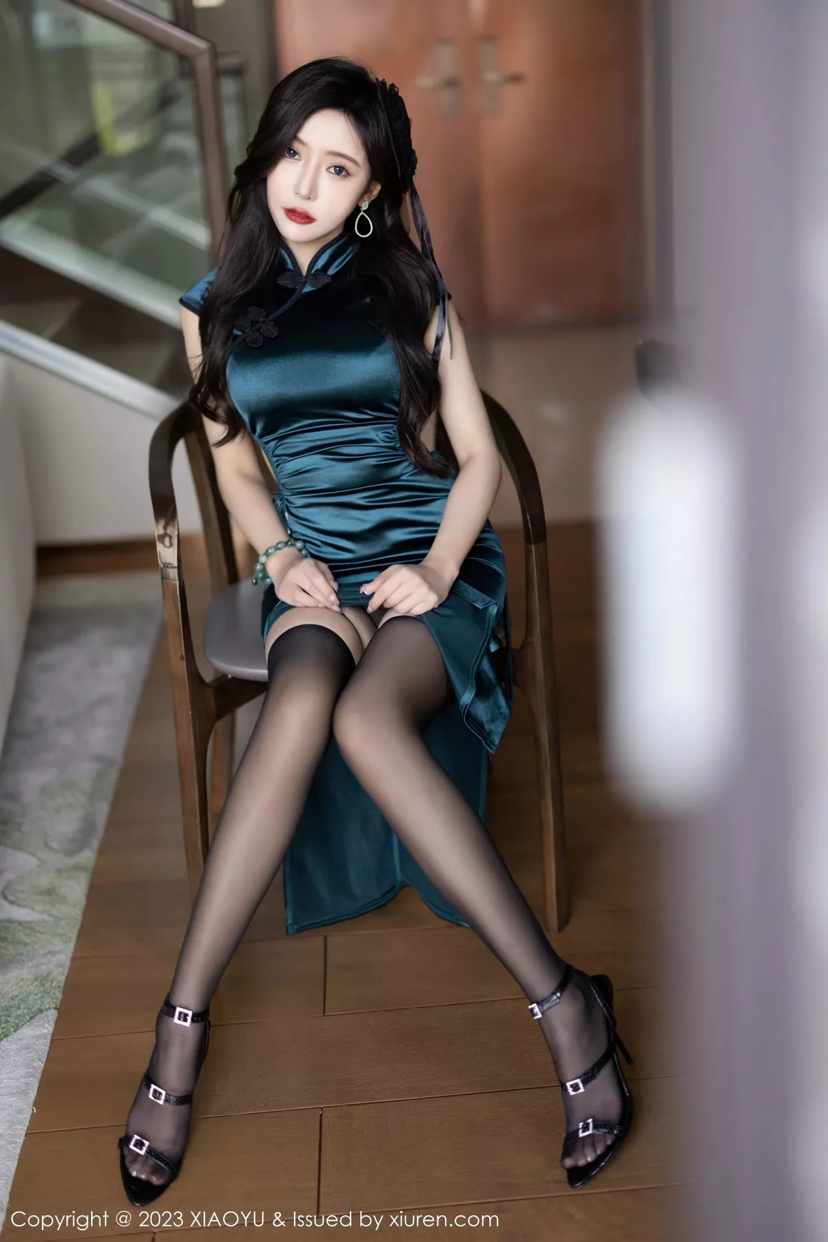 秀人集.com_[XiaoYu画语界]Vol.1048_女神王馨瑶yanni暗绿色旗袍露黑色蕾丝内衣秀曼妙身姿诱惑写真84P