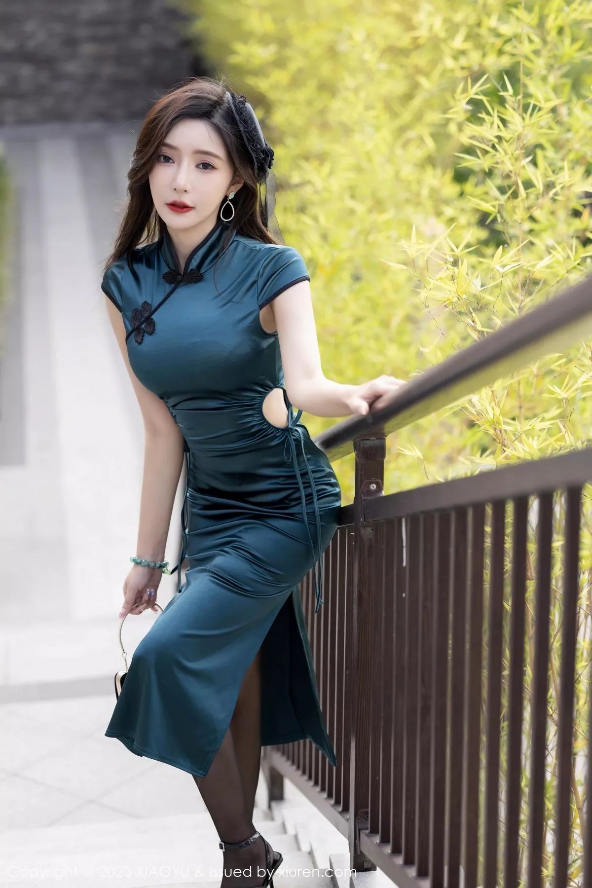 秀人集.com_[XiaoYu画语界]Vol.1048_女神王馨瑶yanni暗绿色旗袍露黑色蕾丝内衣秀曼妙身姿诱惑写真84P