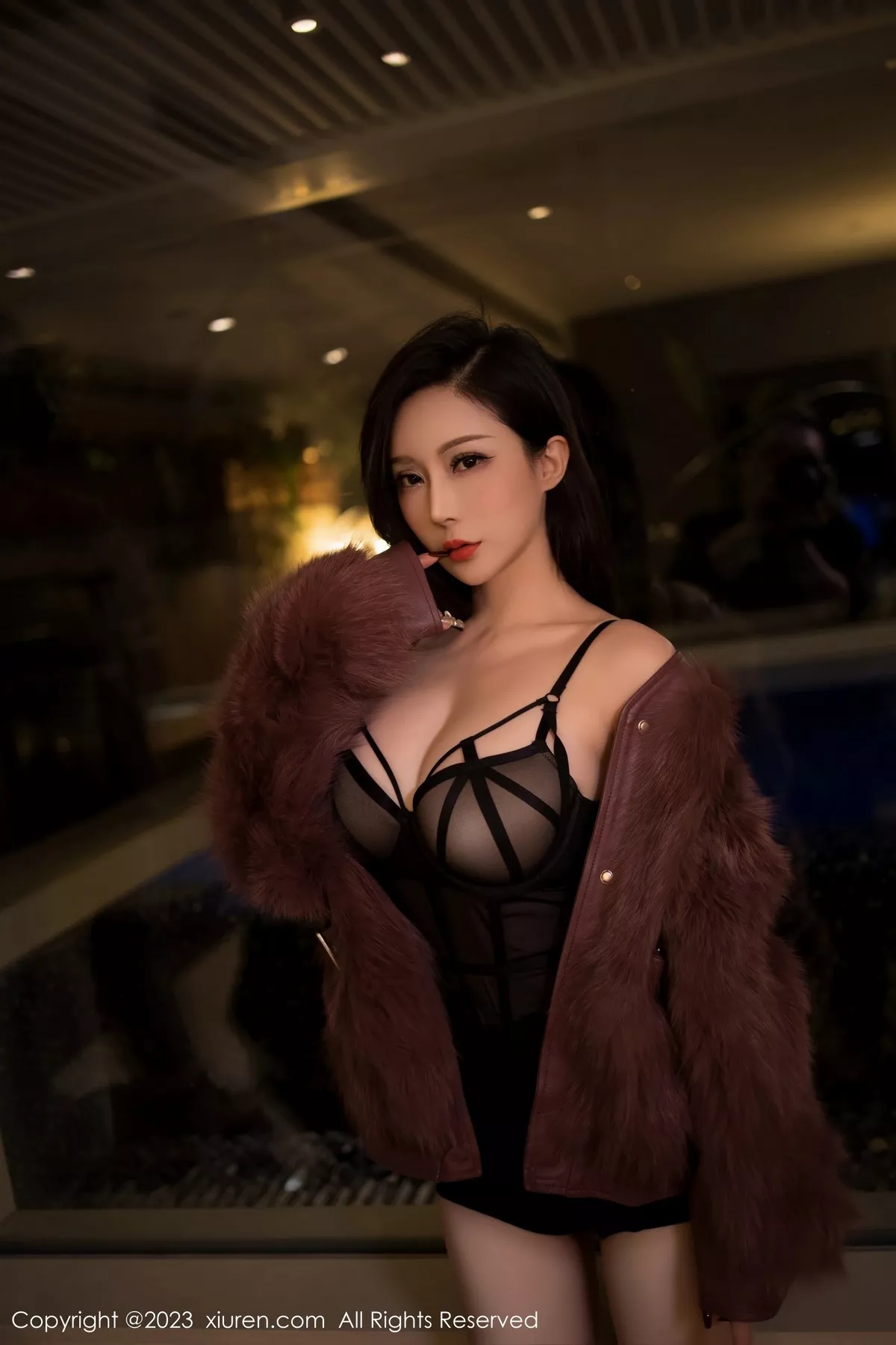 秀人集.com_[XiuRen秀人网]No.6908_模特大琪琪Emily脱红灰毛衣露黑色情趣内衣秀玲珑身段诱惑写真82P