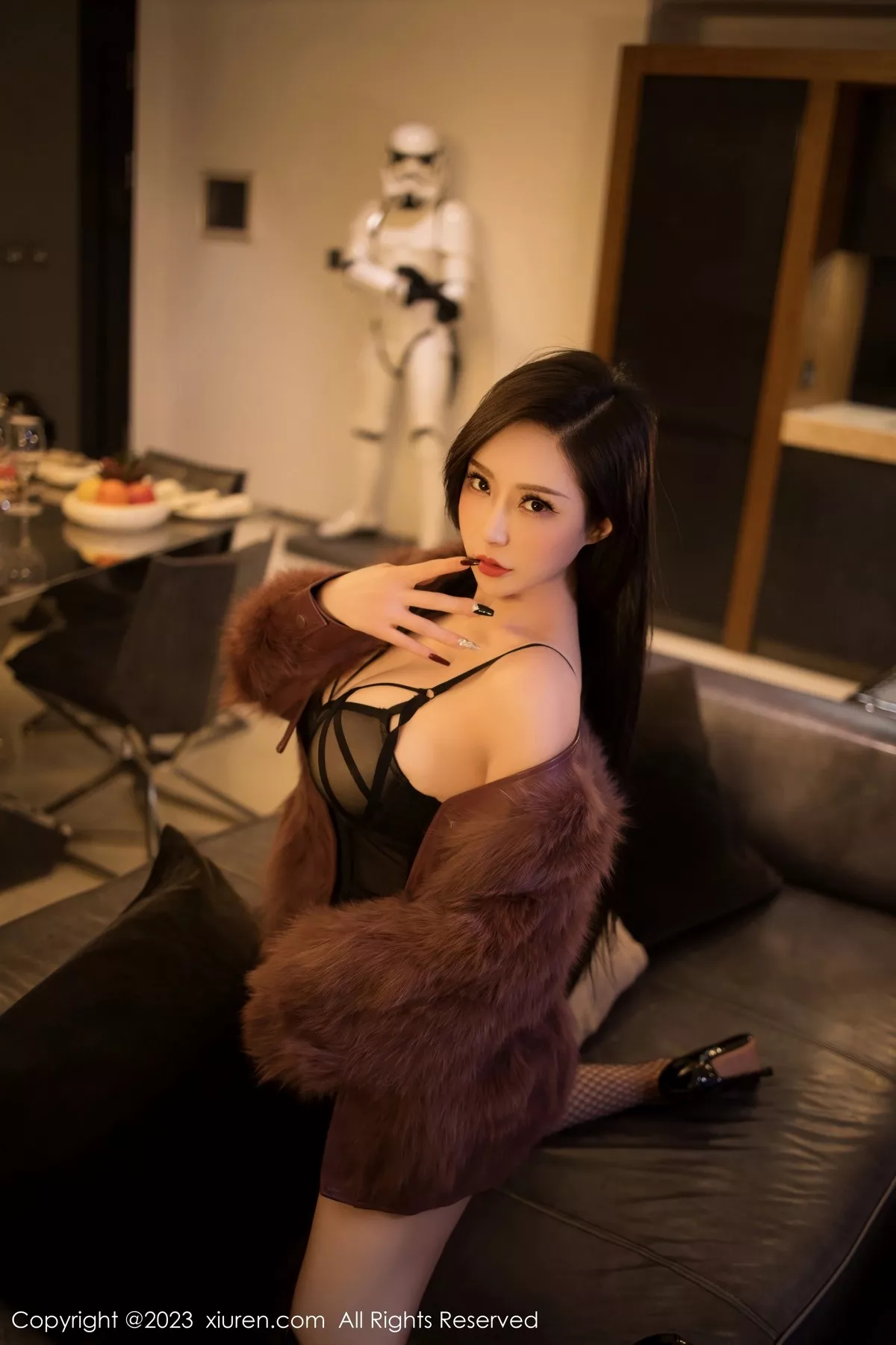 秀人集.com_[XiuRen秀人网]No.6908_模特大琪琪Emily脱红灰毛衣露黑色情趣内衣秀玲珑身段诱惑写真82P