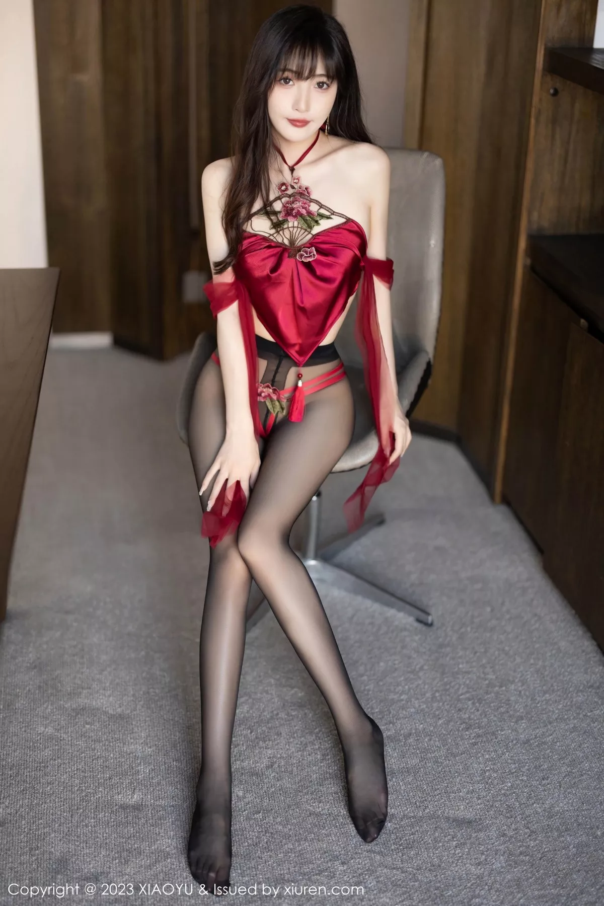 秀人集.com_[XiaoYu画语界]Vol.1049_模特林星阑浅色连衣裙配超薄肉丝+红色服饰配无内黑丝诱惑写真85P