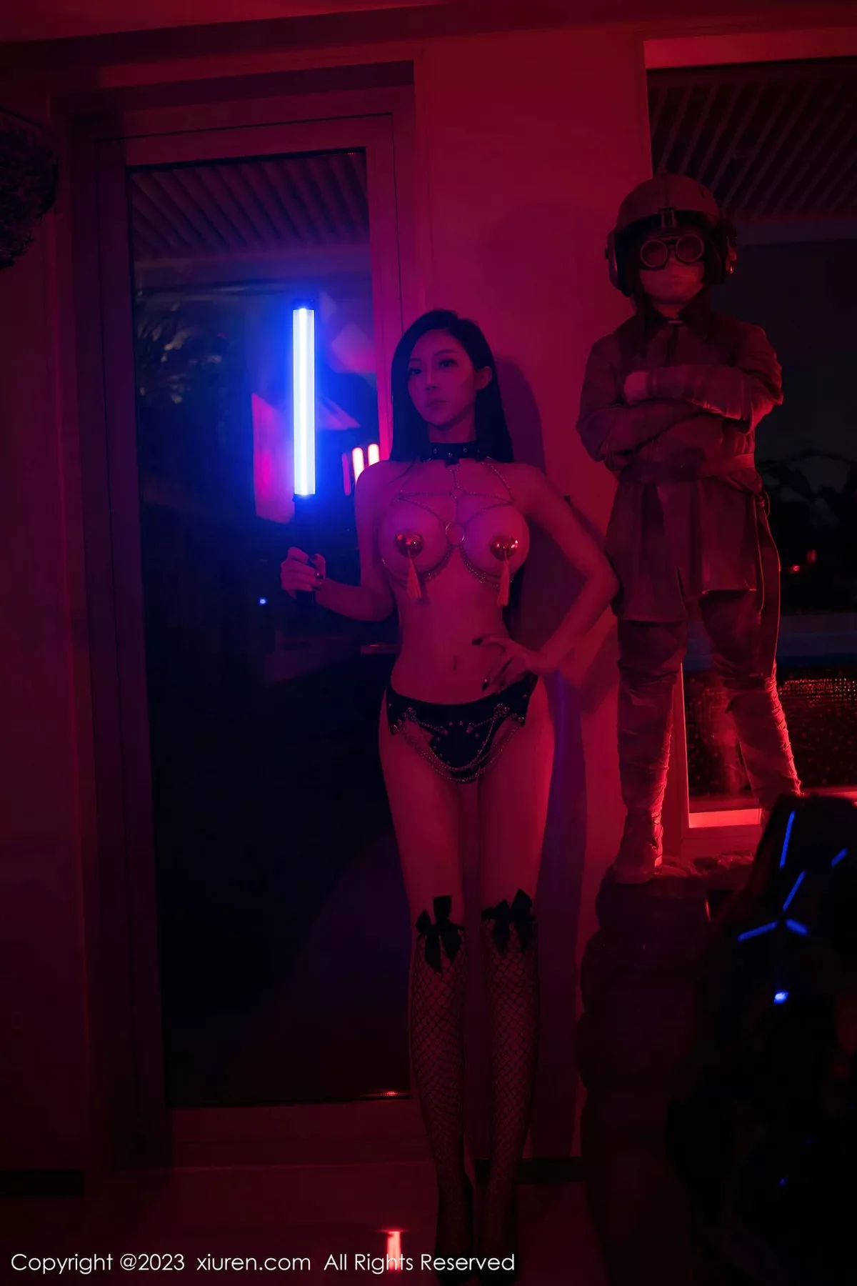 秀人集.com_[XiuRen秀人网]No.6908_模特大琪琪Emily脱红灰毛衣露黑色情趣内衣秀玲珑身段诱惑写真82P