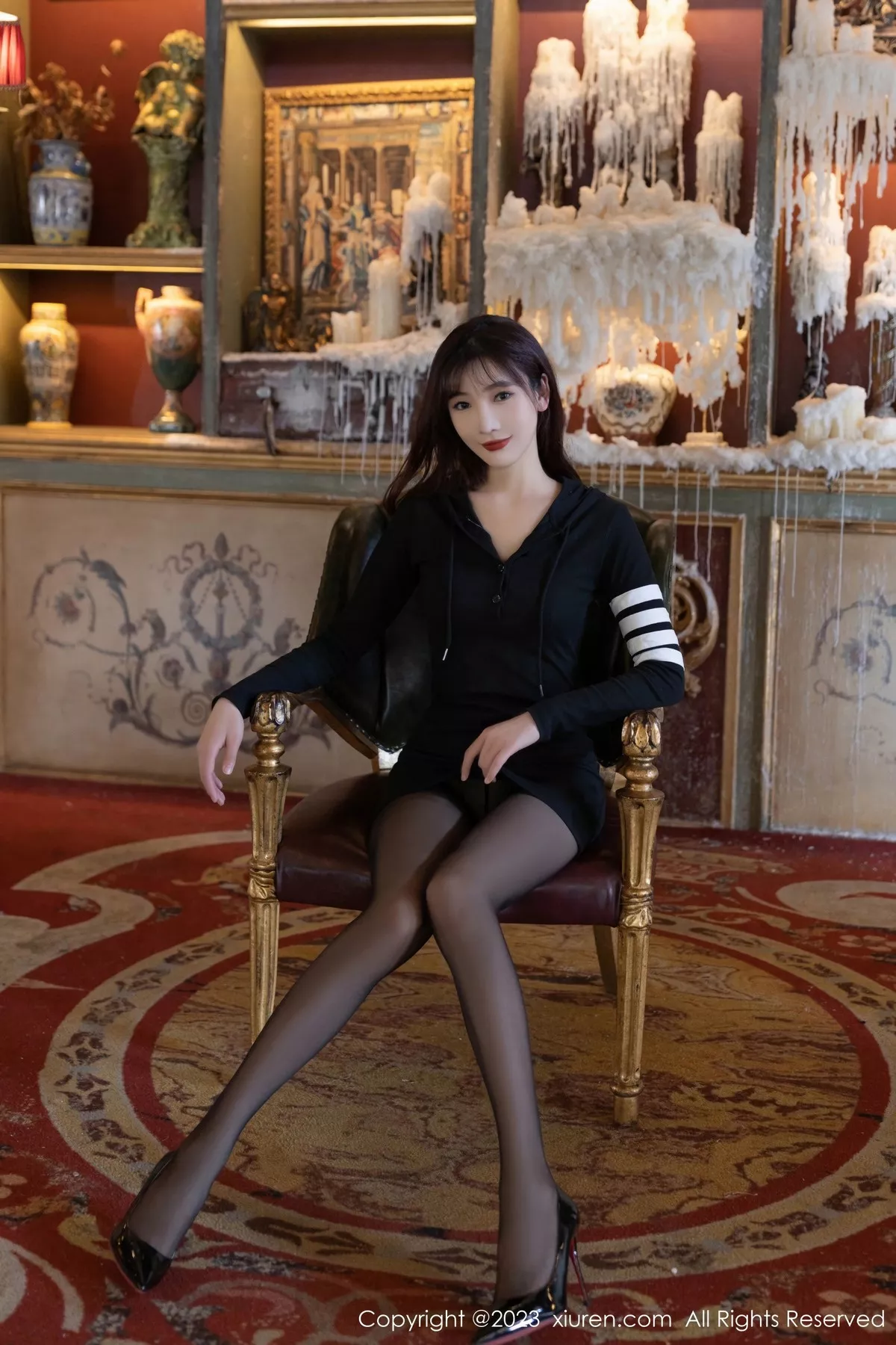 秀人集.com_[XiuRen秀人网]No.6925_模特陆萱萱简约黑色运动裙露白色蕾丝内衣配无内黑丝魅惑写真82P