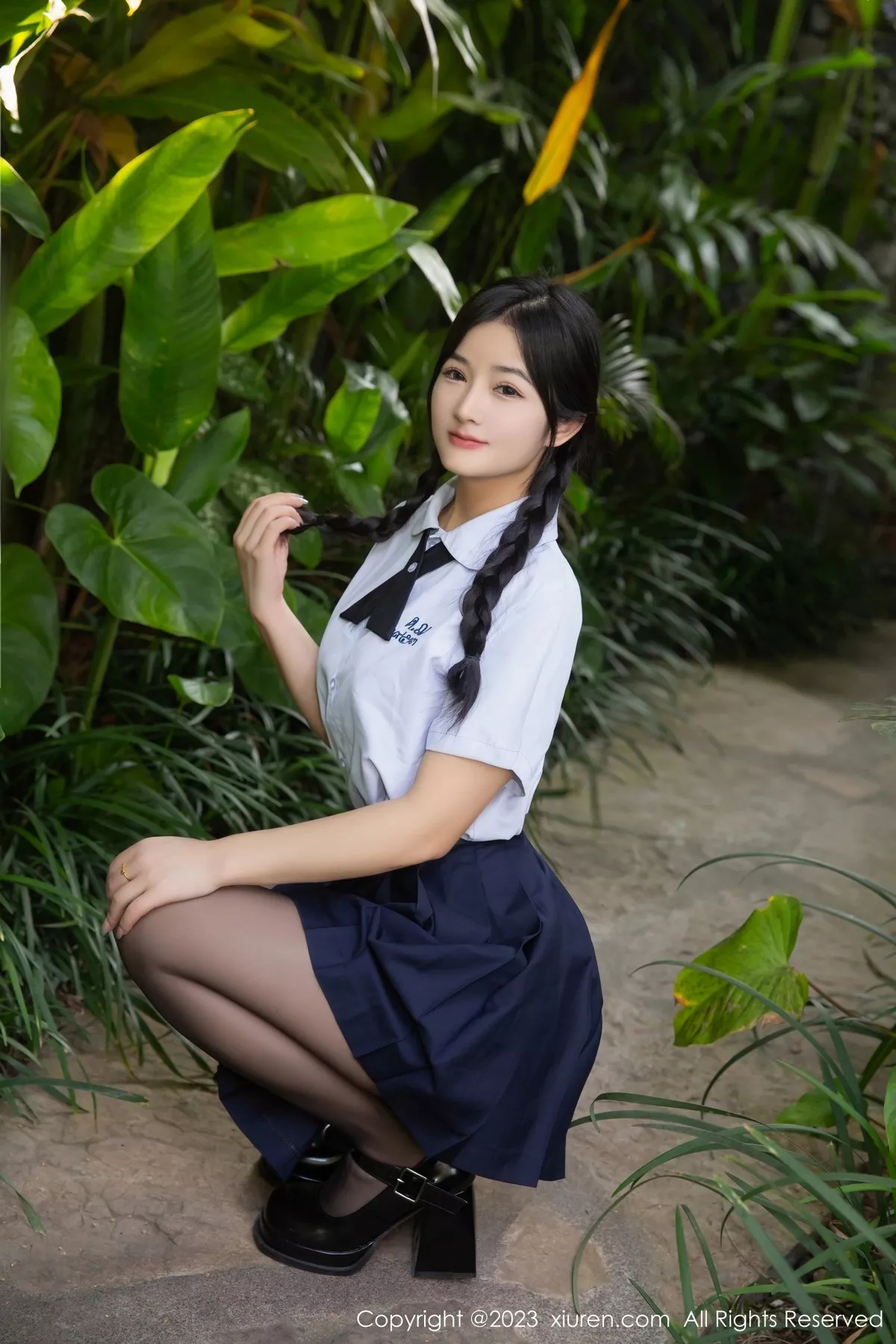 秀人集.com_[XiuRen秀人网]No.6940_模特谭小灵性感白T配蓝短裙露浅色蕾丝内衣秀惹火身材诱惑写真76P