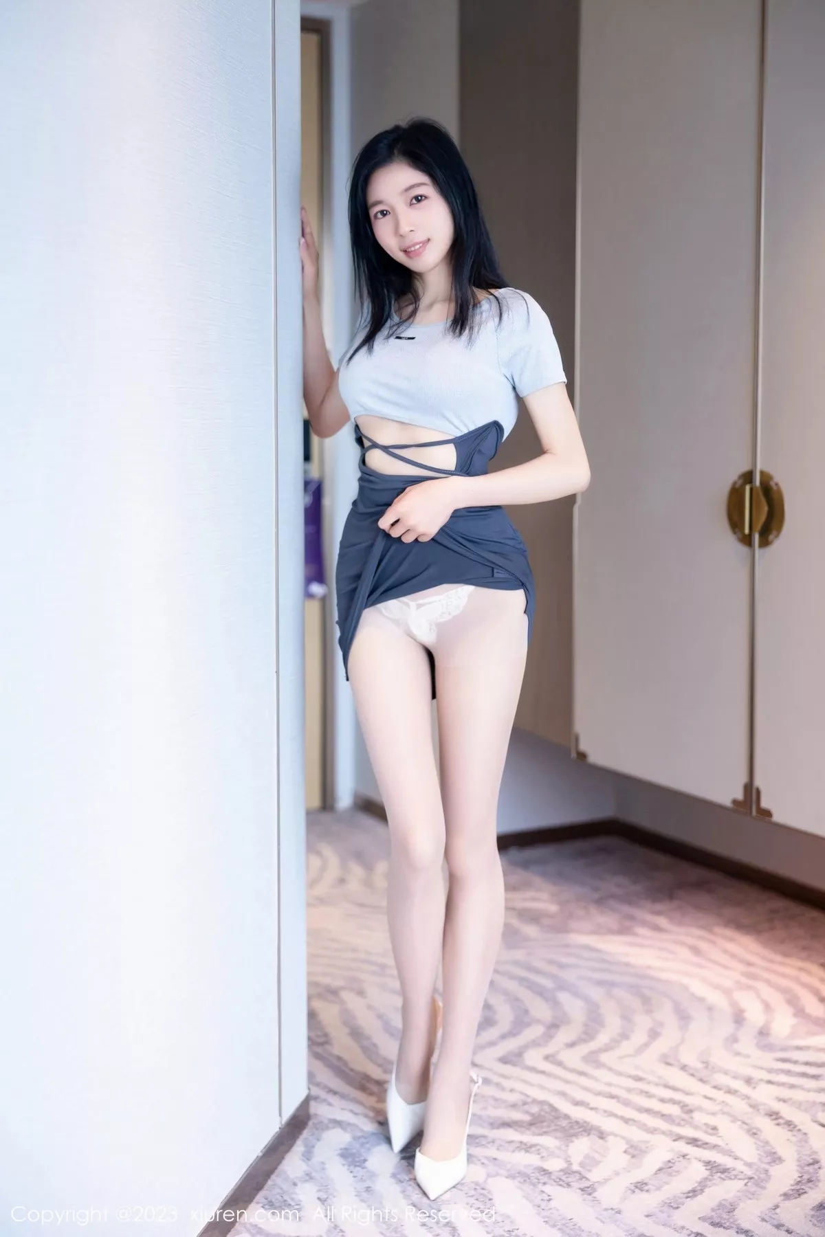 秀人集.com_[XiuRen秀人网]No.6784_模特茜茜Kimi浅蓝色上衣配短裙露超薄肉丝秀完美身材诱惑写真84P