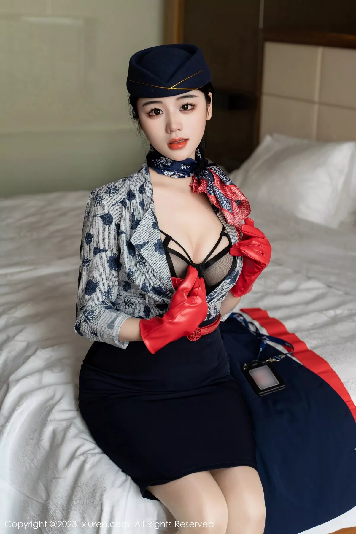 秀人集.com_[XiuRen秀人网]No.6790_模特汐汐爱吃草莓性感空姐制服露黑色内衣秀完美身材诱惑写真69P