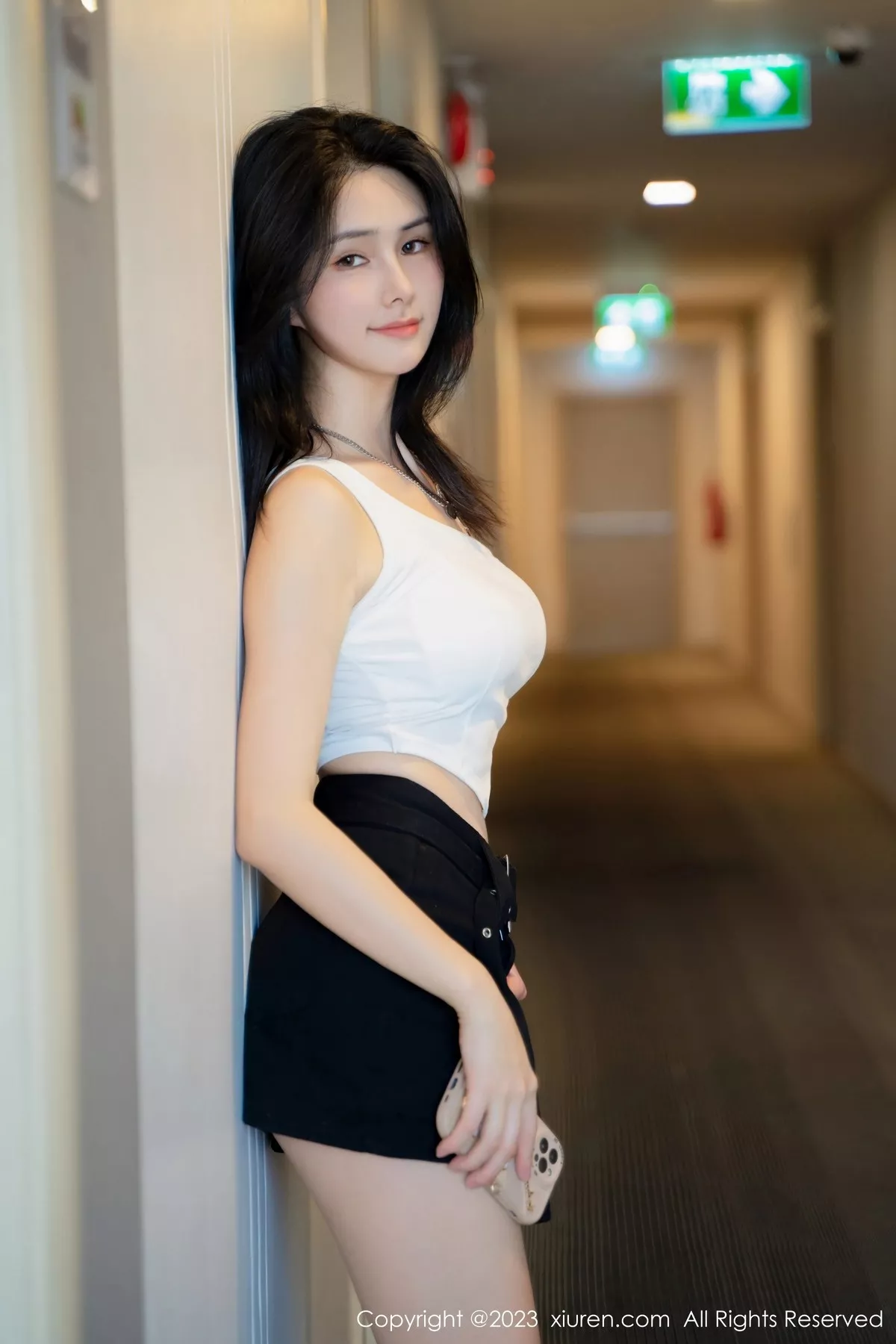 秀人集.com_[XiuRen秀人网]No.6798_模特艾希儿户外性感白色上衣配黑短裤秀曼妙身姿清爽迷人写真62P