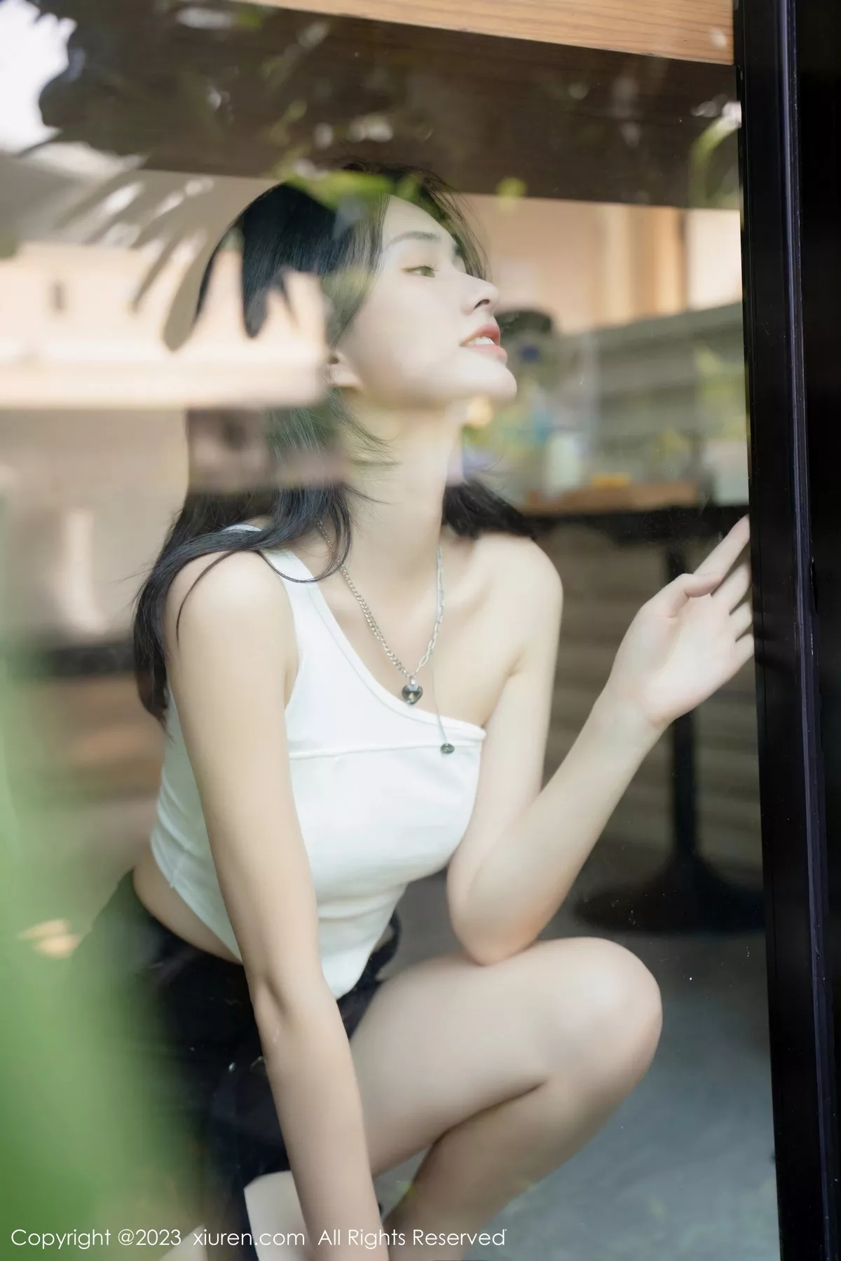 秀人集.com_[XiuRen秀人网]No.6798_模特艾希儿户外性感白色上衣配黑短裤秀曼妙身姿清爽迷人写真62P