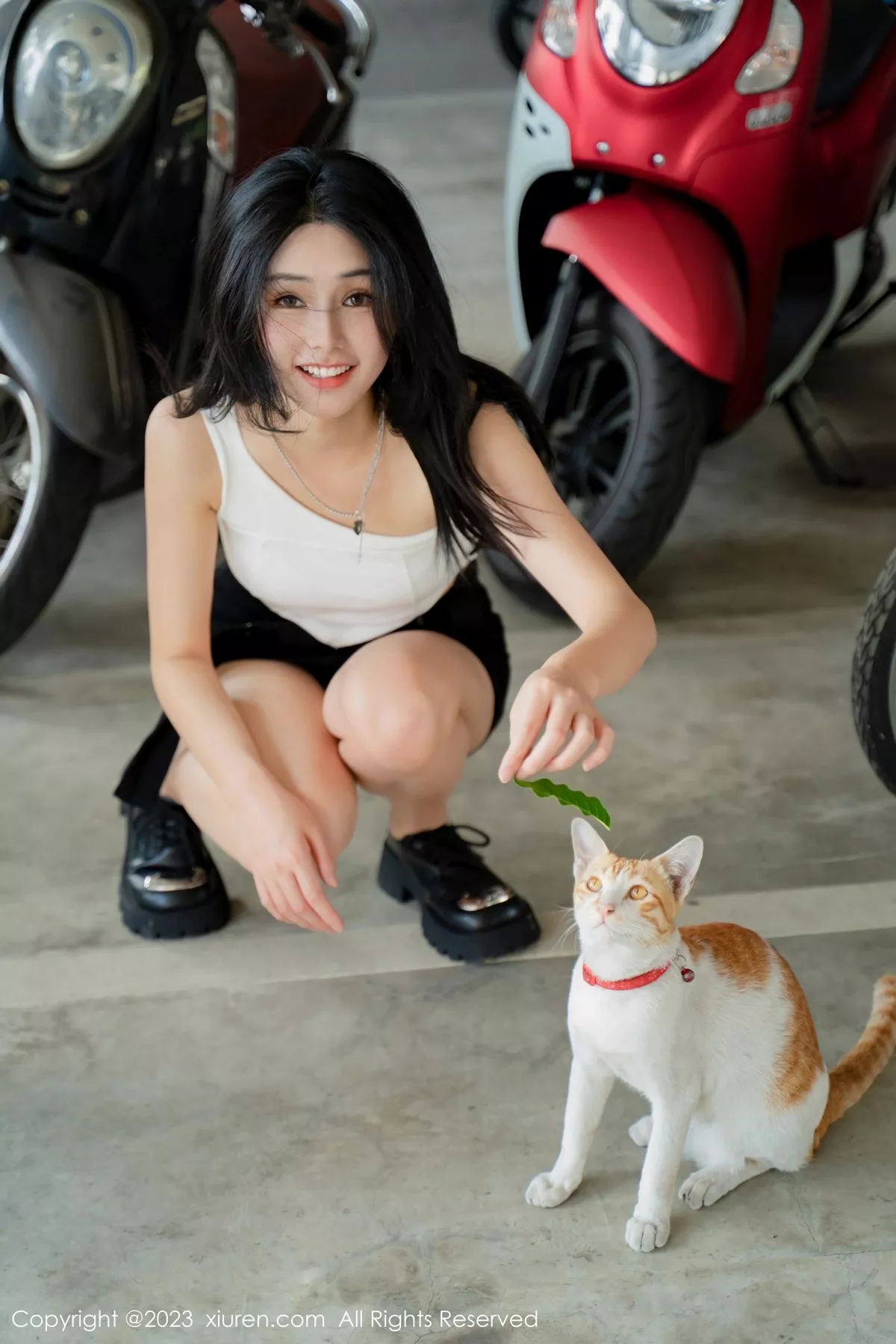 秀人集.com_[XiuRen秀人网]No.6798_模特艾希儿户外性感白色上衣配黑短裤秀曼妙身姿清爽迷人写真62P