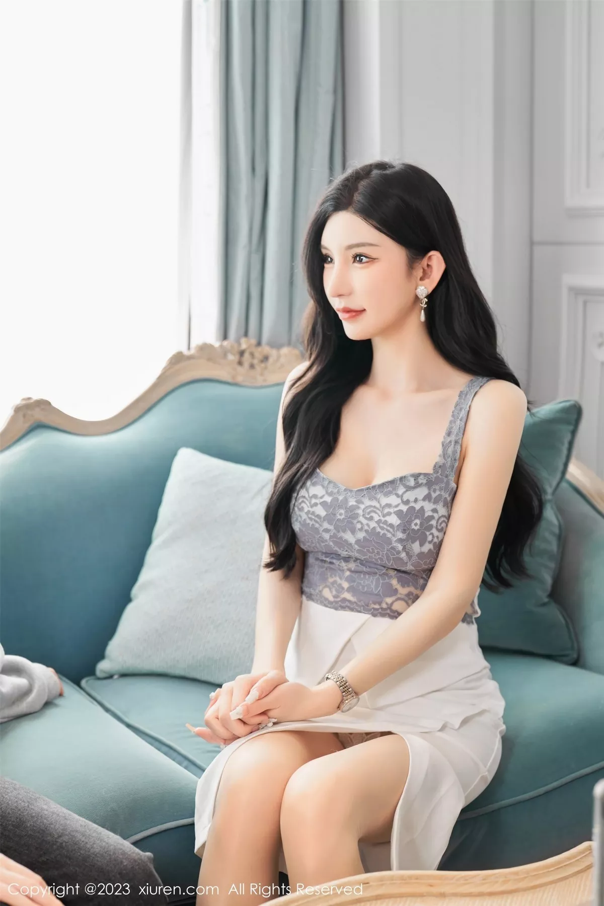 秀人集.com_[XiuRen秀人网]No.6811_女神周于希Sally性感吊带短裙配超薄肉丝秀曼妙身姿诱惑写真100P