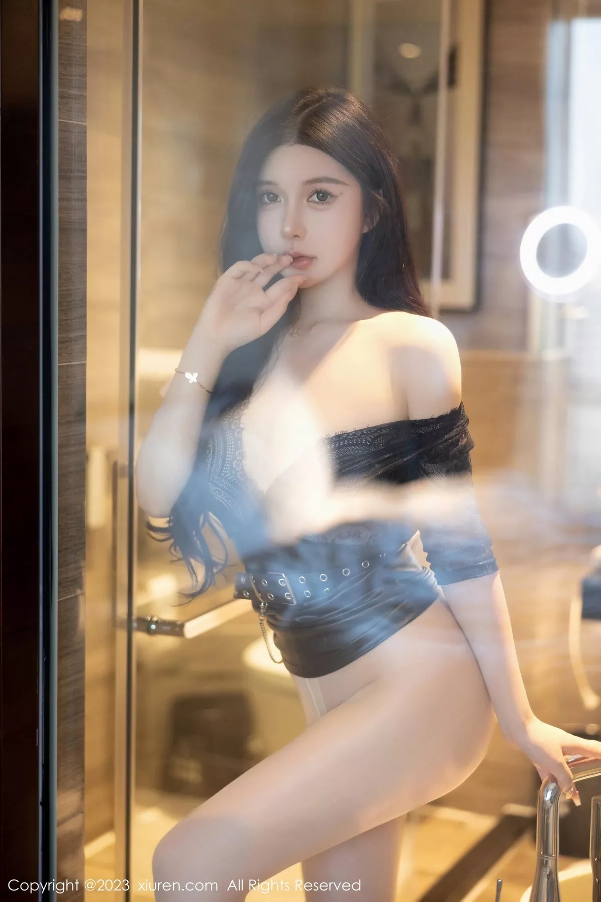 秀人集.com_[XiuRen秀人网]No.6810_模特林珊珊性感黑色蕾丝连衣裙配原色丝袜秀丰腴身姿诱惑写真91P