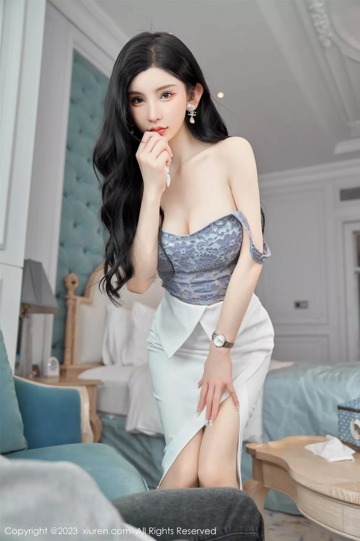 秀人集.com_[XiuRen秀人网]No.6811_女神周于希Sally性感吊带短裙配超薄肉丝秀曼妙身姿诱惑写真100P