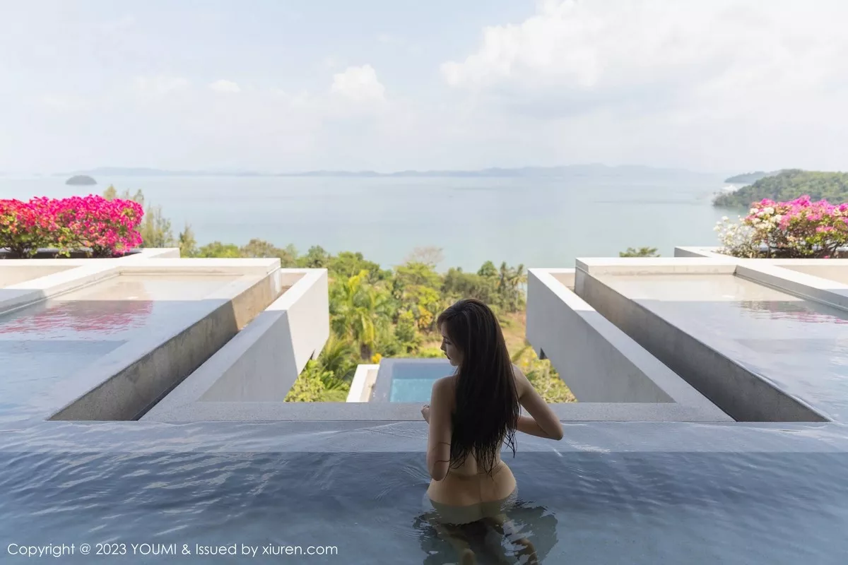 秀人集.com_[YouMi尤蜜荟]Vol.943_女神Carol周妍希性感浅灰露肩裙配开档肉丝秀丰满身材诱惑写真69P