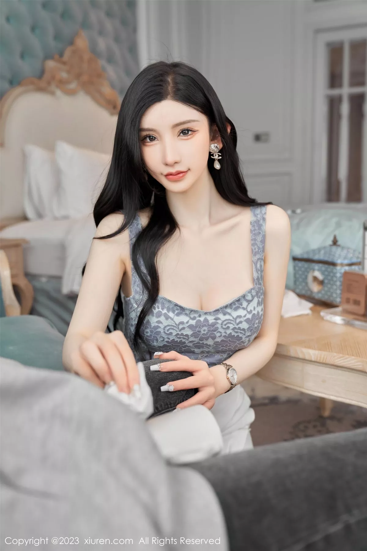 秀人集.com_[XiuRen秀人网]No.6811_女神周于希Sally性感吊带短裙配超薄肉丝秀曼妙身姿诱惑写真100P