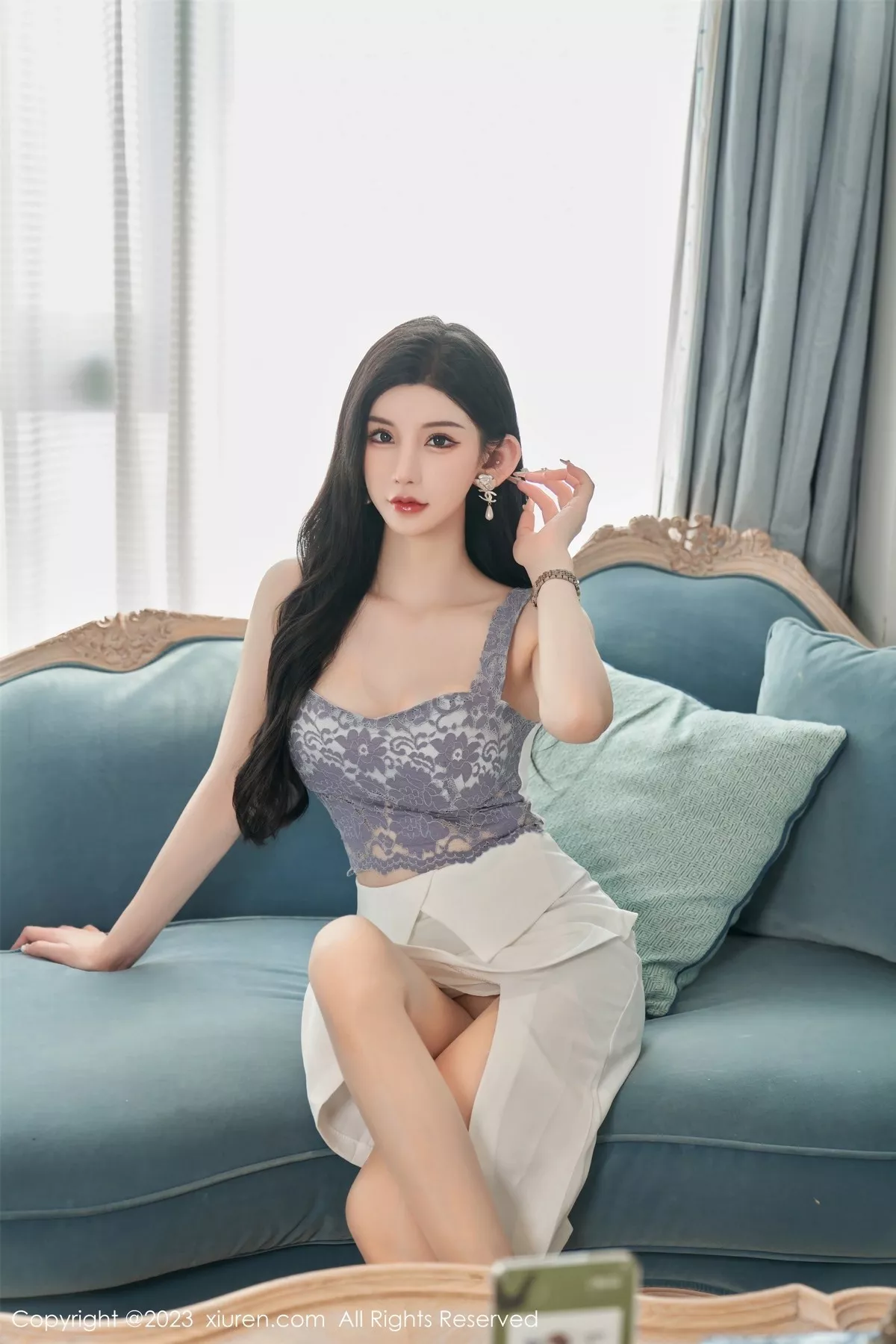 秀人集.com_[XiuRen秀人网]No.6811_女神周于希Sally性感吊带短裙配超薄肉丝秀曼妙身姿诱惑写真100P