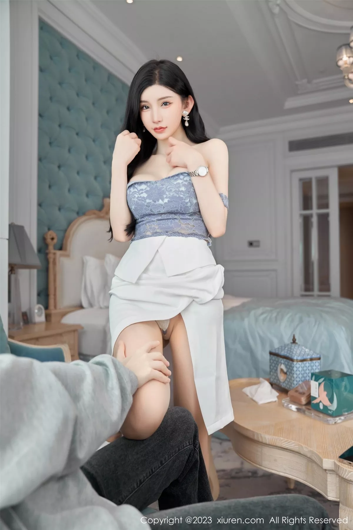 秀人集.com_[XiuRen秀人网]No.6811_女神周于希Sally性感吊带短裙配超薄肉丝秀曼妙身姿诱惑写真100P