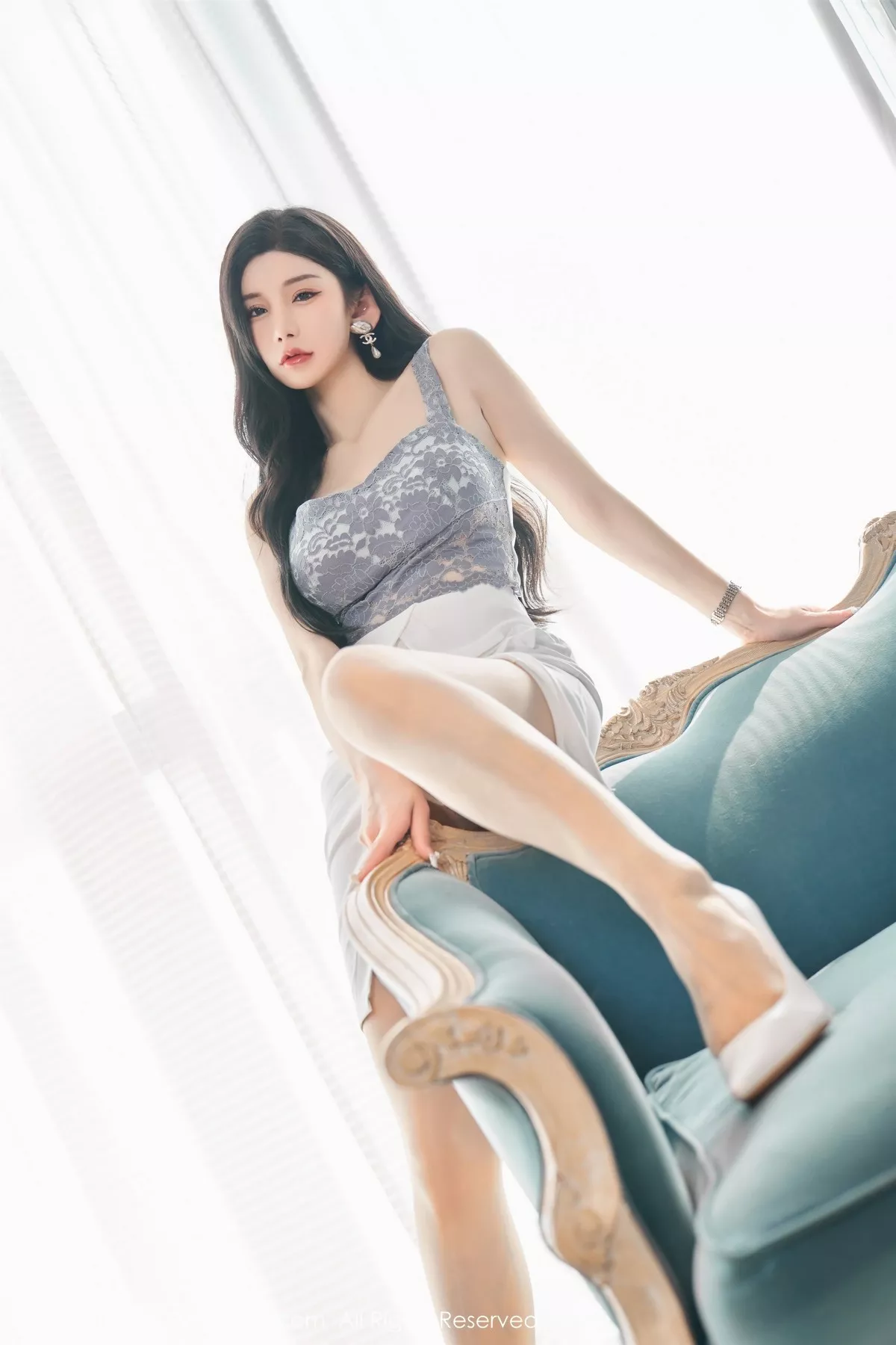 秀人集.com_[XiuRen秀人网]No.6811_女神周于希Sally性感吊带短裙配超薄肉丝秀曼妙身姿诱惑写真100P