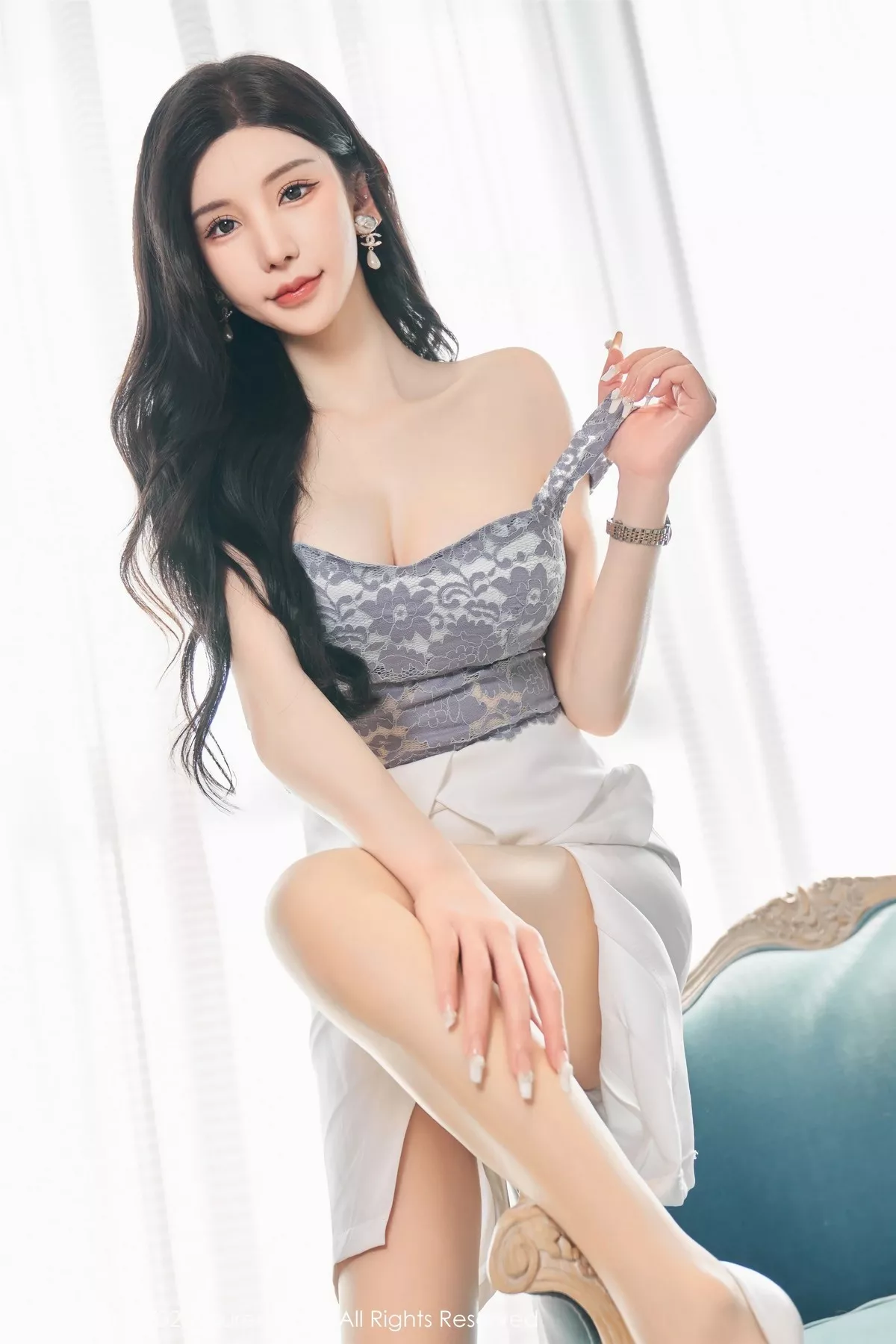 秀人集.com_[XiuRen秀人网]No.6811_女神周于希Sally性感吊带短裙配超薄肉丝秀曼妙身姿诱惑写真100P