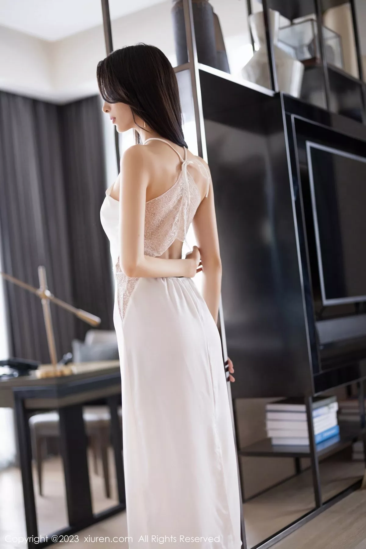 秀人集.com_[XiuRen秀人网]No.6817_模特林乐一白色露肩连衣裙+性感网状链内衣秀惹火身材诱惑写真82P