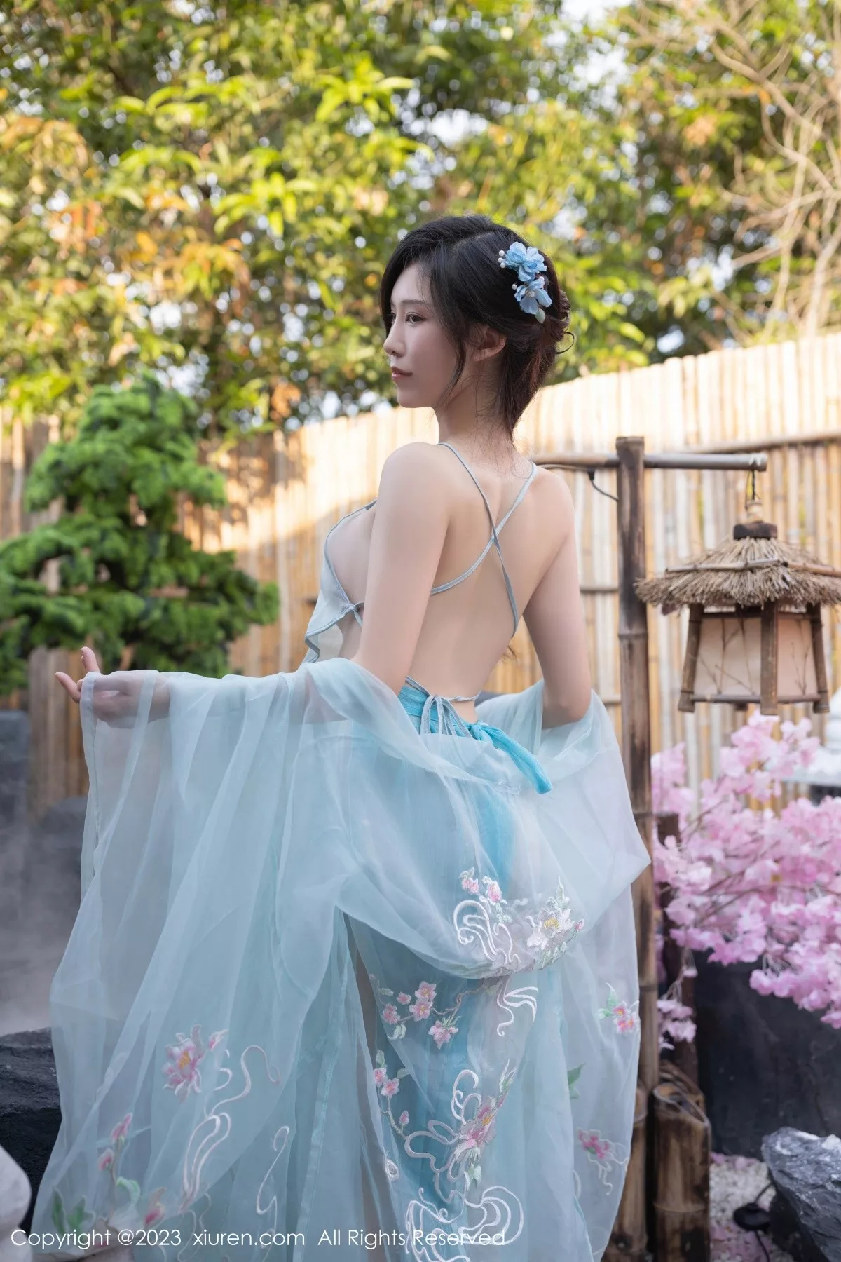 秀人集.com_[XiuRen秀人网]No.6991_模特利世户外温泉性感浅蓝色古装服饰秀曼妙身姿惹火诱惑写真74P