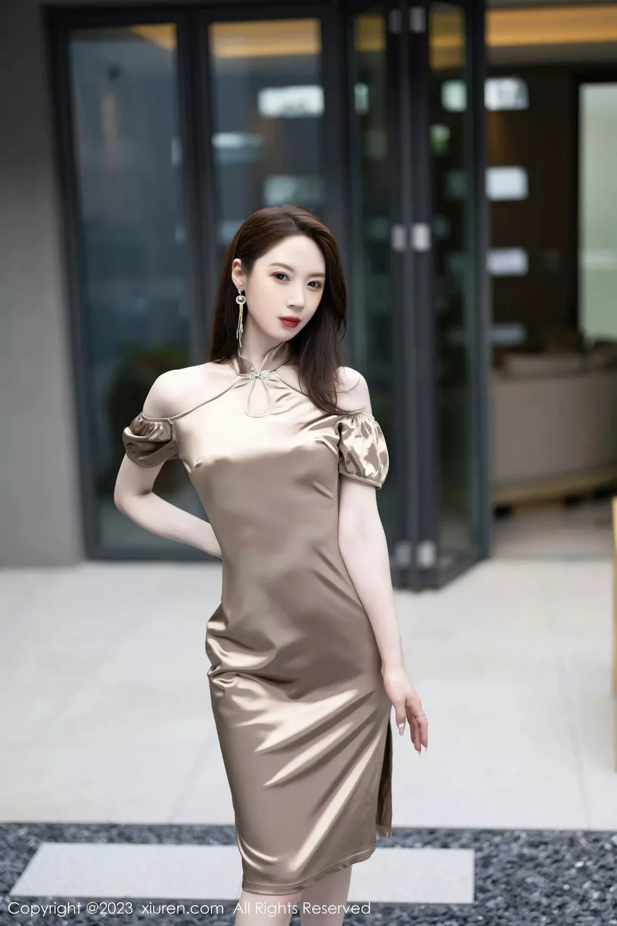 秀人集.com_[XiuRen秀人网]No.6997_模特梦心玥驼色连衣裙露性感黑色蕾丝内衣配黑丝吊袜诱惑写真80P