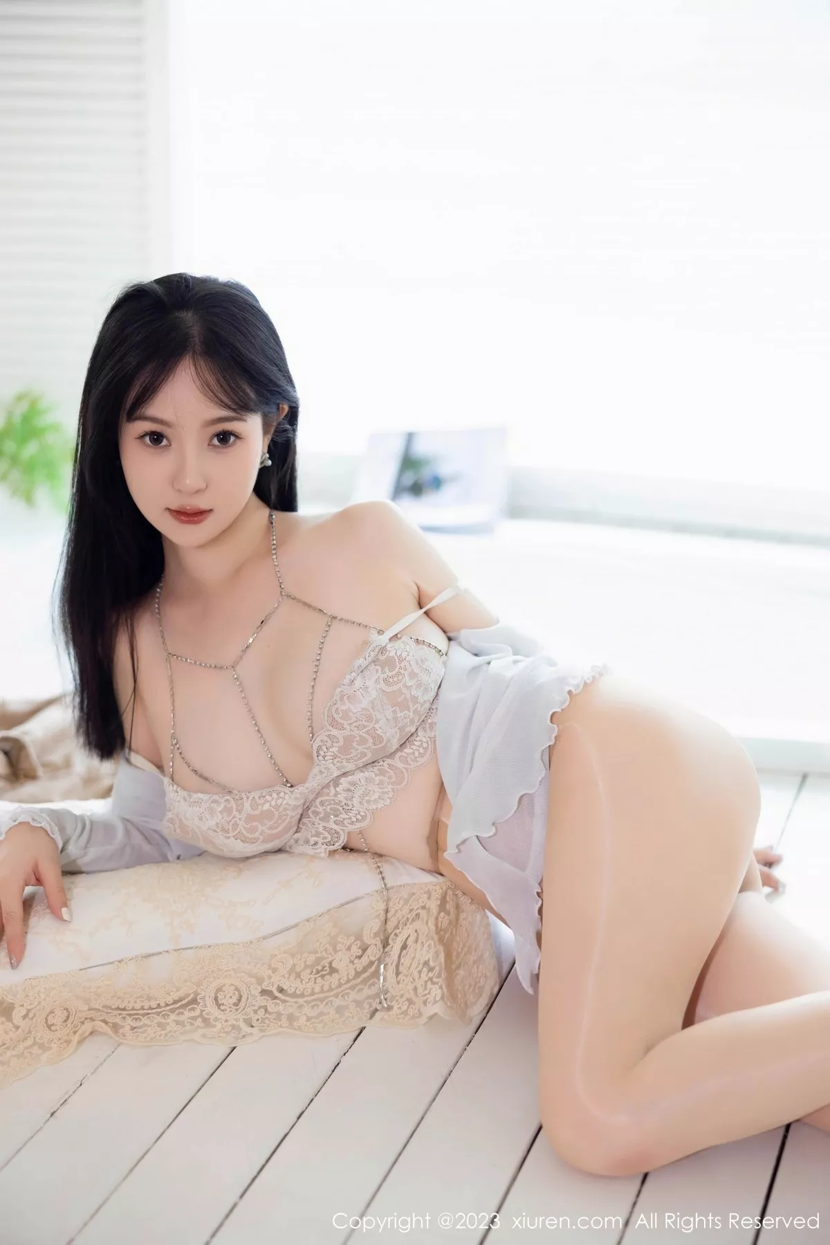秀人集.com_[XiuRen秀人网]No.6995_模特柚琪Rich性格白色蕾丝内衣配超薄肉丝秀曼妙身姿诱惑写真80P