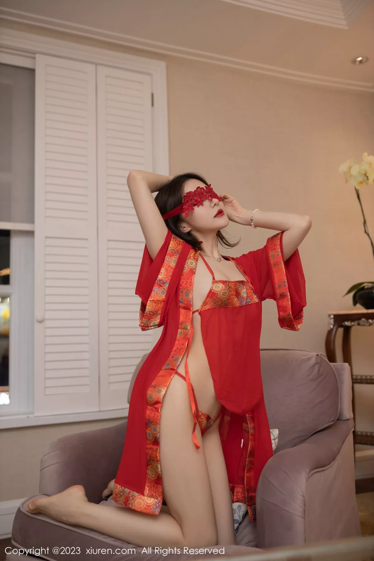 秀人集.com_[XiuRen秀人网]No.7008_模特鱼子酱Fish性感红色丝绸服饰半脱秀曼妙身姿迷人诱惑写真80P