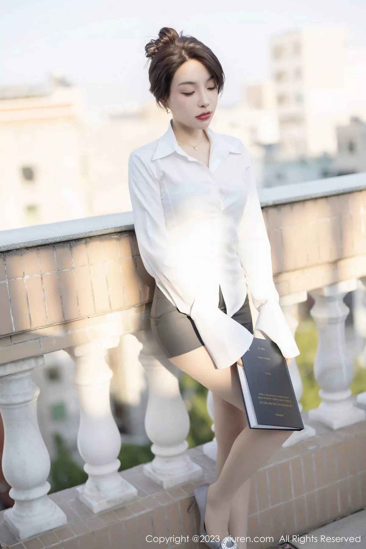 秀人集.com_[XiuRen秀人网]No.7002_女神徐莉芝Booty白上衣配灰短裙露浅色内衣秀曼妙身姿诱惑写真84P