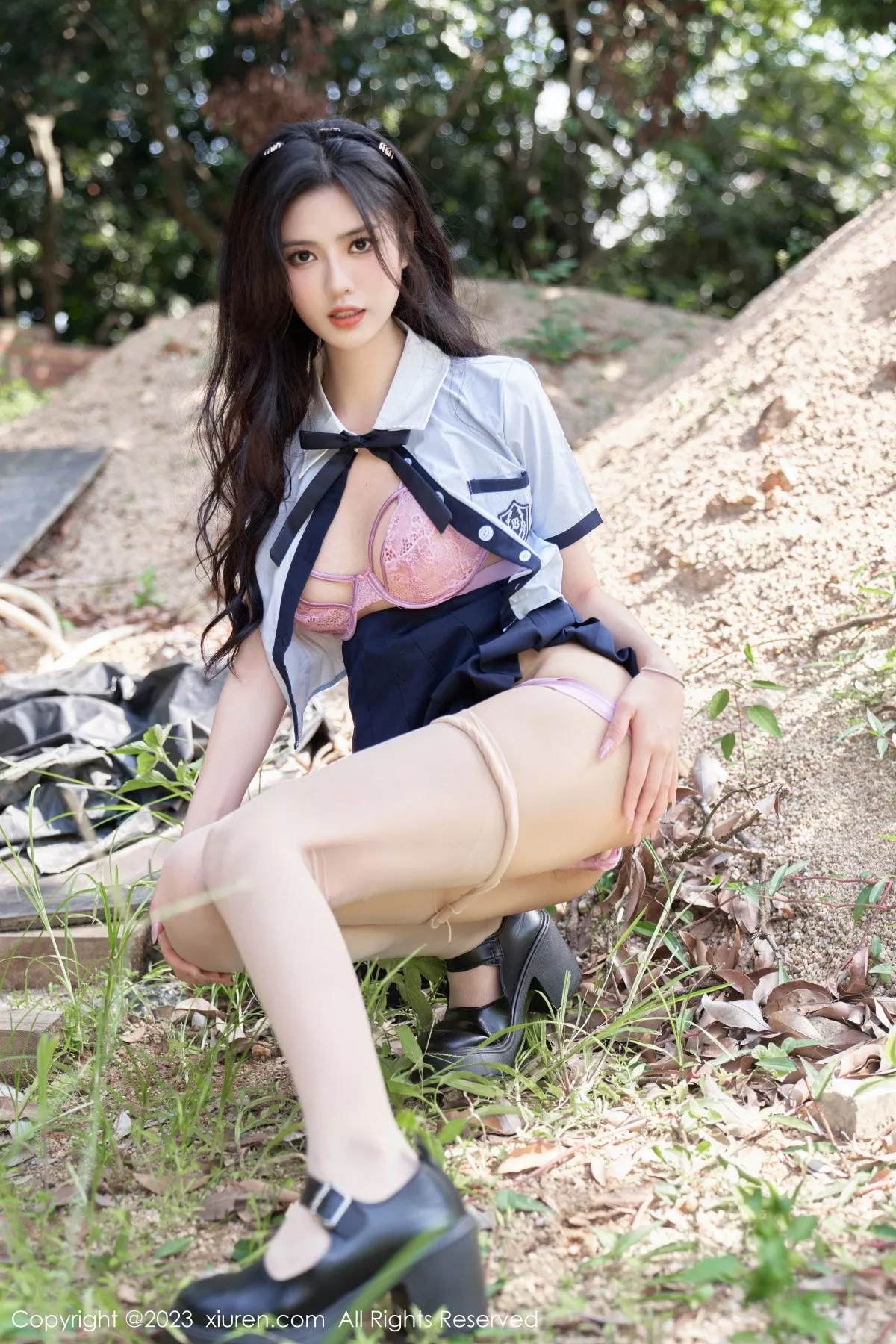 秀人集.com_[XiuRen秀人网]No.7028_模特浅浅Danny户外脱性感Jk露粉色蕾丝内衣秀完美身材诱惑写真95P