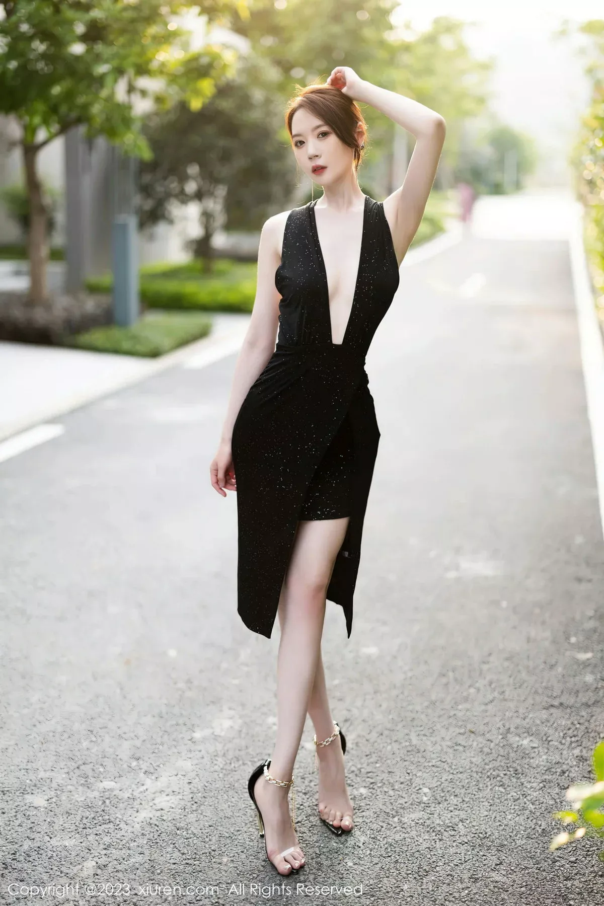 秀人集.com_[XiuRen秀人网]No.7031_模特梦心玥脱黑色长裙露性感白色比基尼服秀曼妙身姿诱惑写真85P