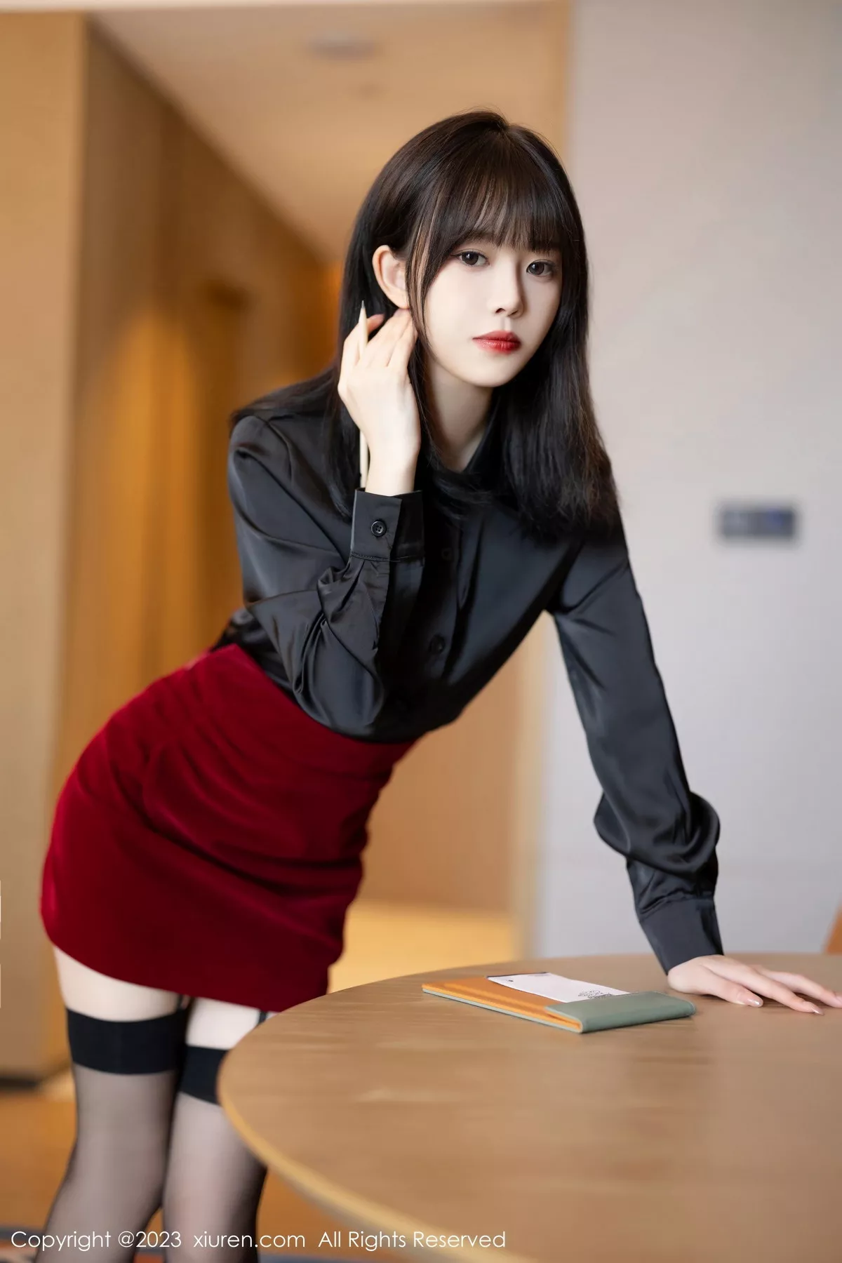 秀人集.com_[XiaoYu画语界]Vol.1063_模特奶瓶黑色衬衫配红色短裙露红色蕾丝内衣黑丝吊袜魅惑写真81P