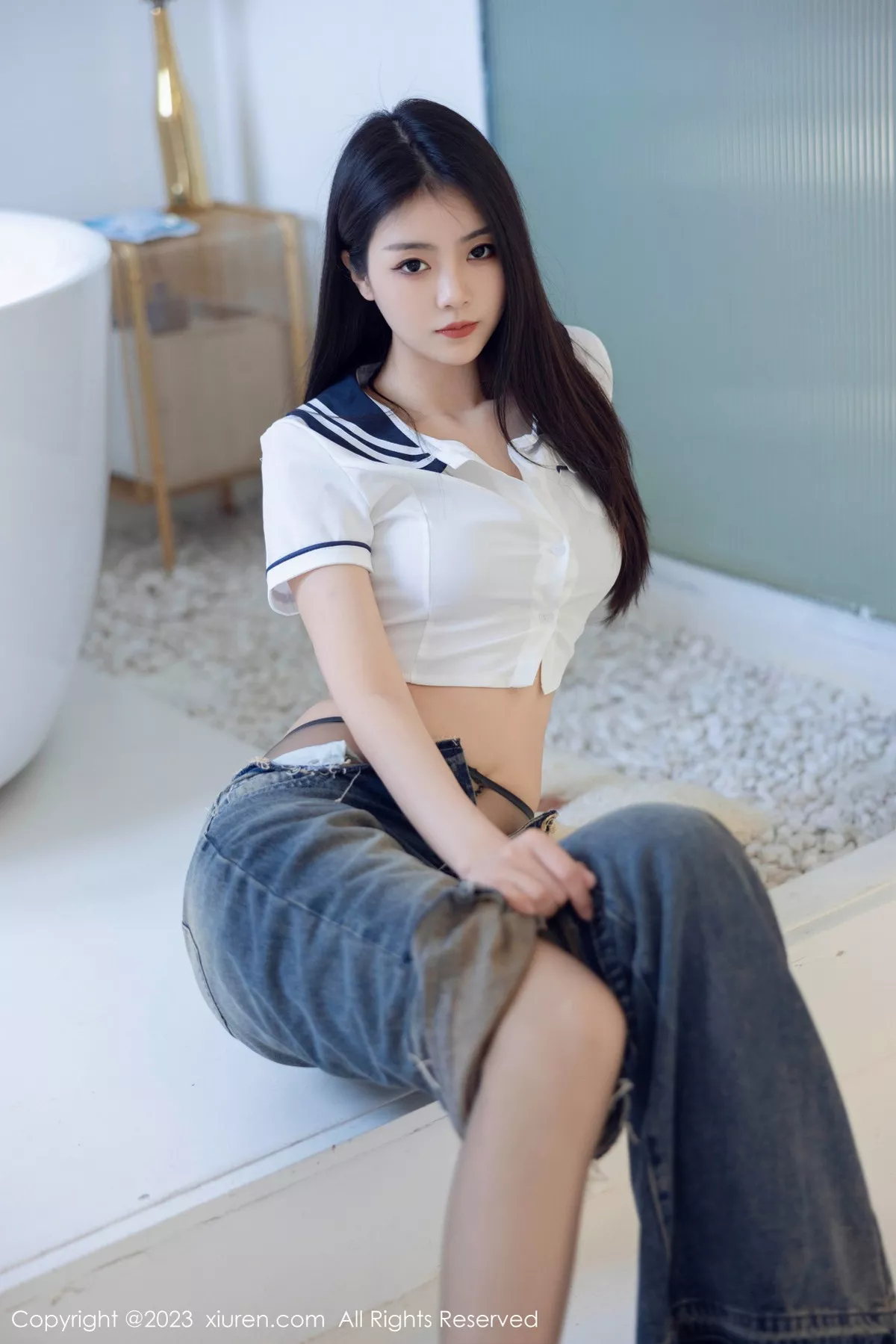 秀人集.com_[XiuRen秀人网]No.7027_模特可乐Vicky白色上衣配牛仔裤露超薄黑丝秀曼妙身姿诱惑写真82P