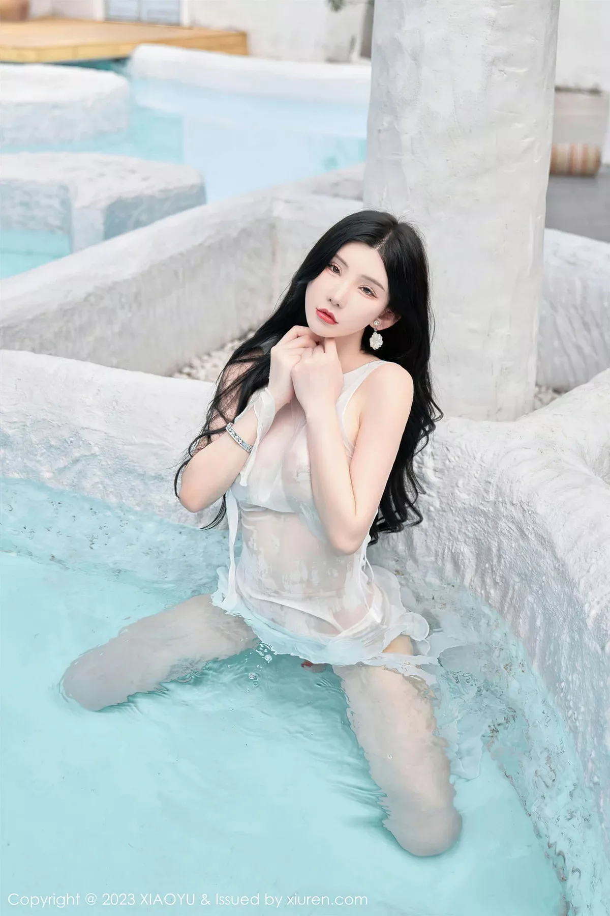 秀人集.com_[XiuRen秀人网]No.7049_女神周于希Sally水中拍摄白色薄透连衣长裙秀惹火身材诱惑写真90P