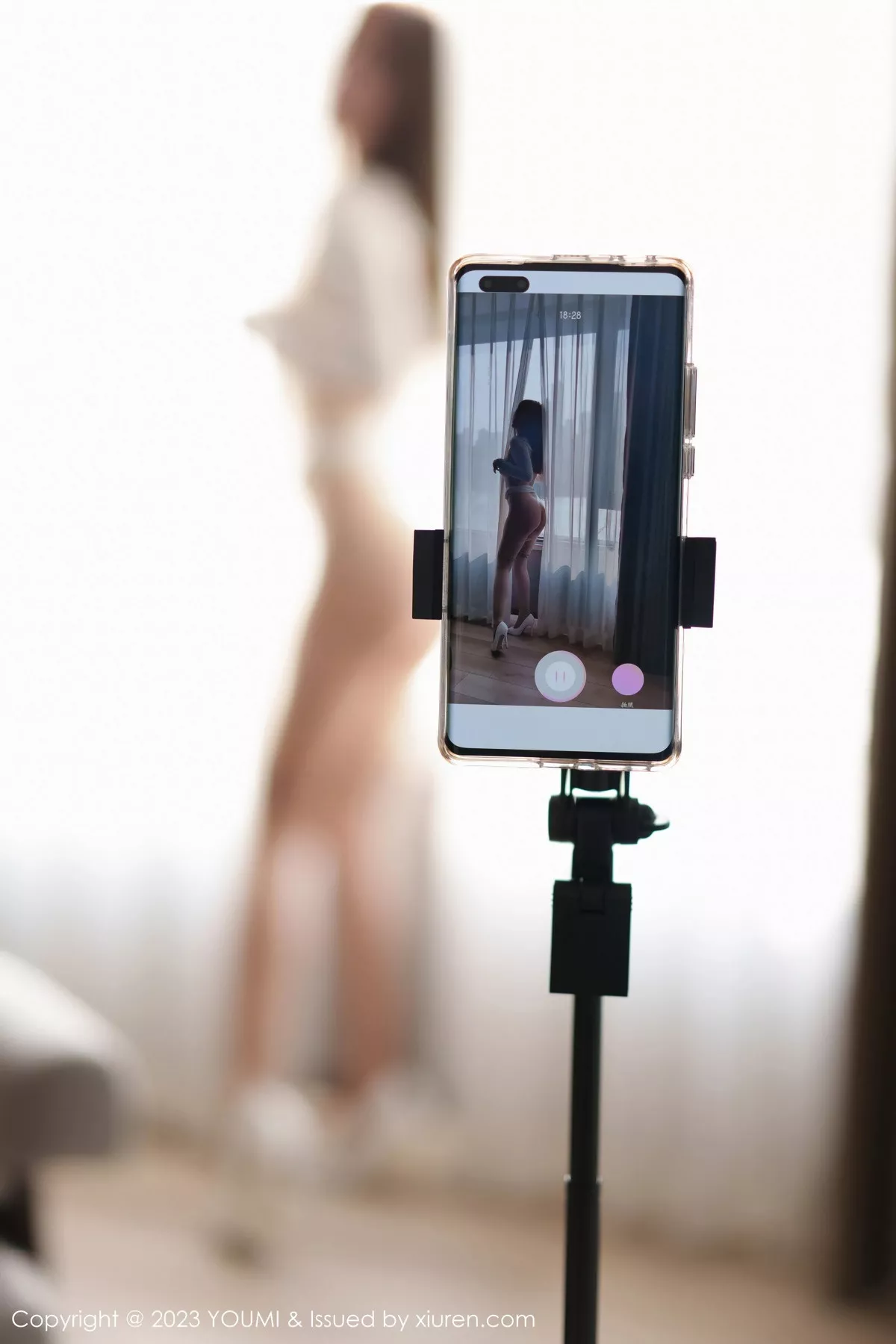 秀人集.com_[YouMi尤蜜荟]Vol.961_女神王雨纯白上衣配牛仔裤露超薄无内肉丝秀丰满身材诱惑写真109P