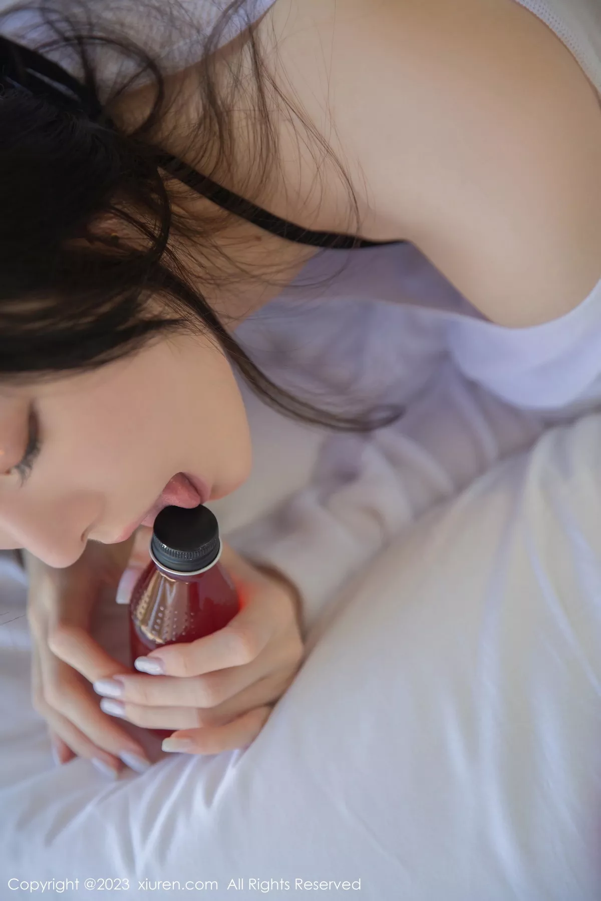 秀人集.com_[XiuRen秀人网]No.7045_模特是小逗逗脱白色薄透上衣露性感红黑色比基尼完美诱惑写真77P