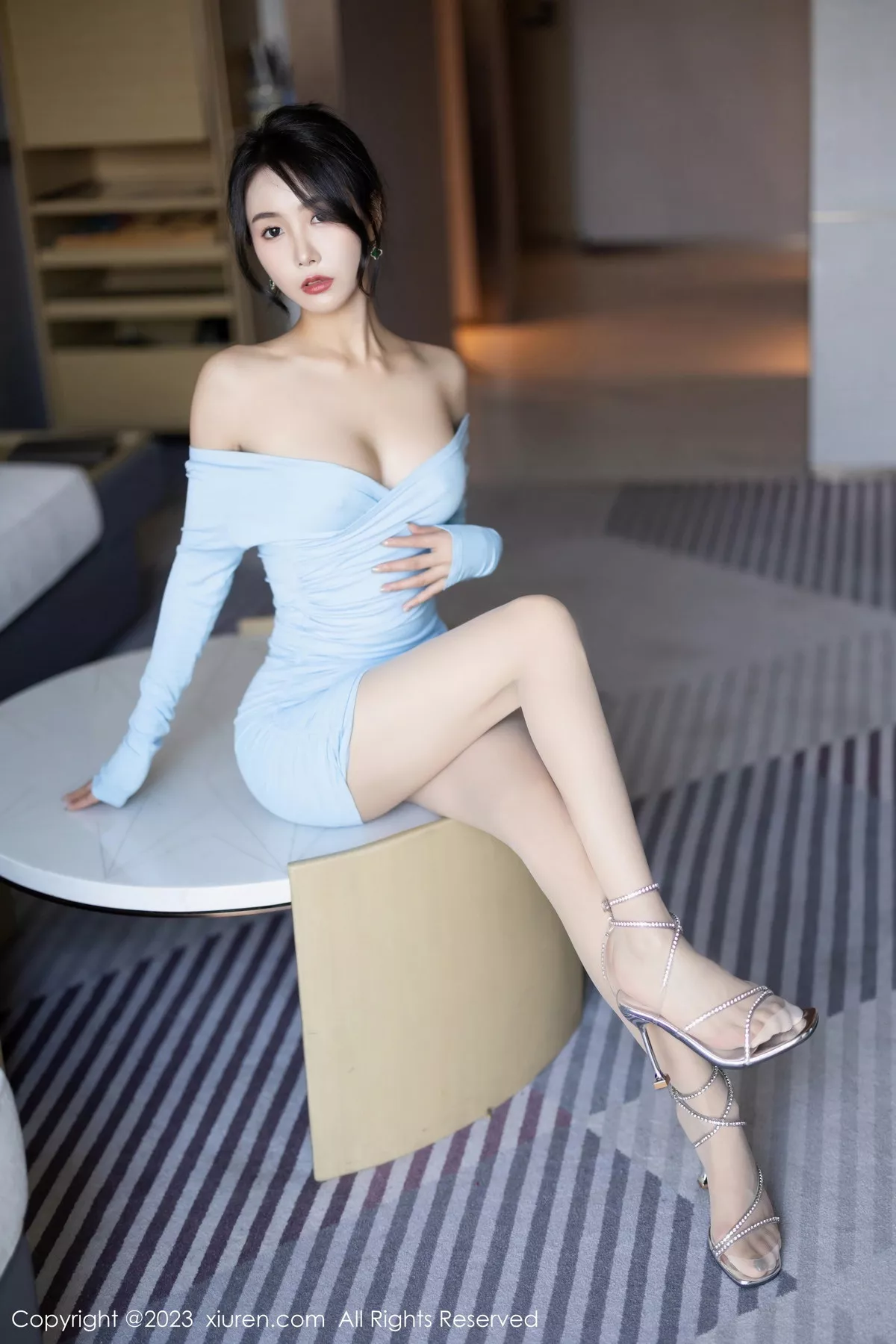 秀人集.com_[XiuRen秀人网]No.7053_模特苏苏阿淡蓝连衣短裙配超薄肉丝+白色高开叉服迷人诱惑写真87P