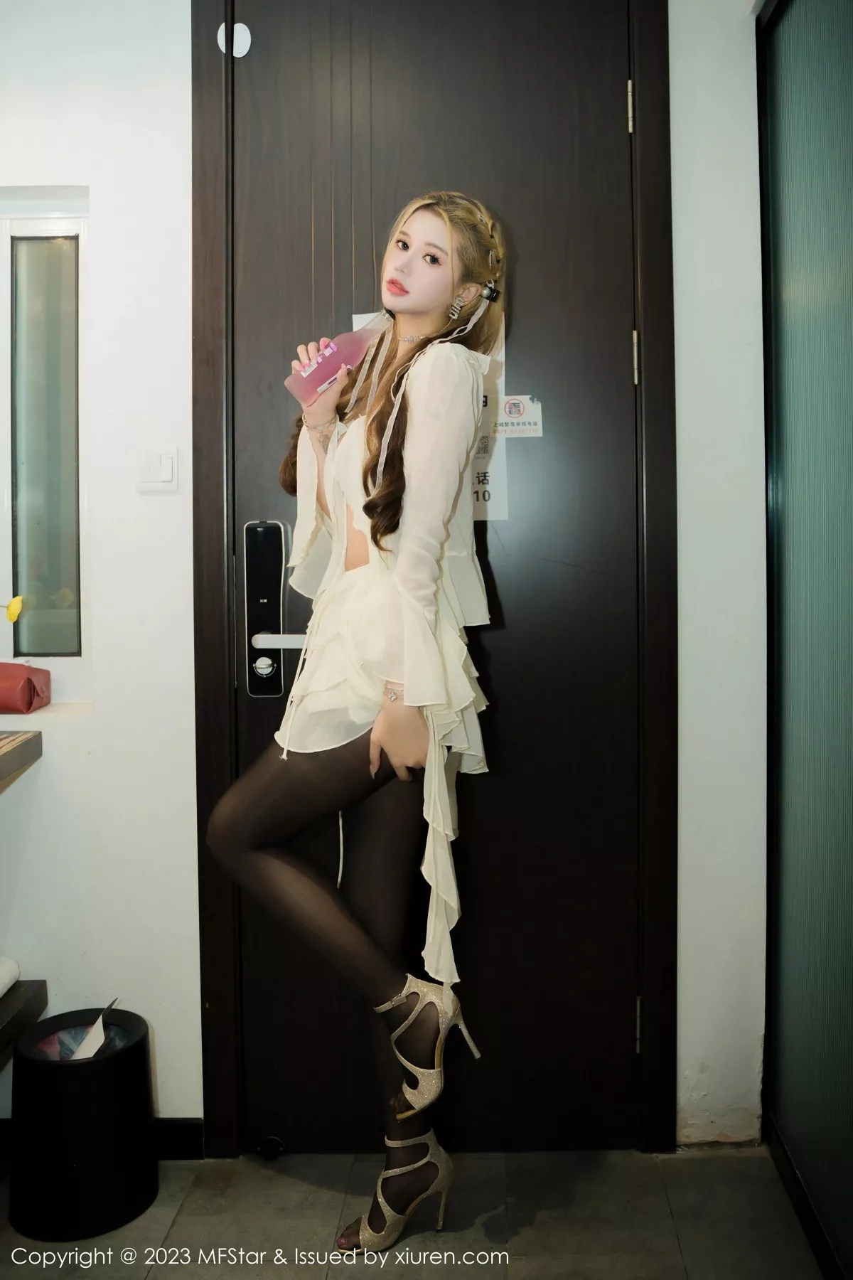 秀人集.com_[MFStar模范学院]Vol.631_模特杨可可coco私房性感紫色蕾丝内衣配超薄无内黑丝魅惑写真83P